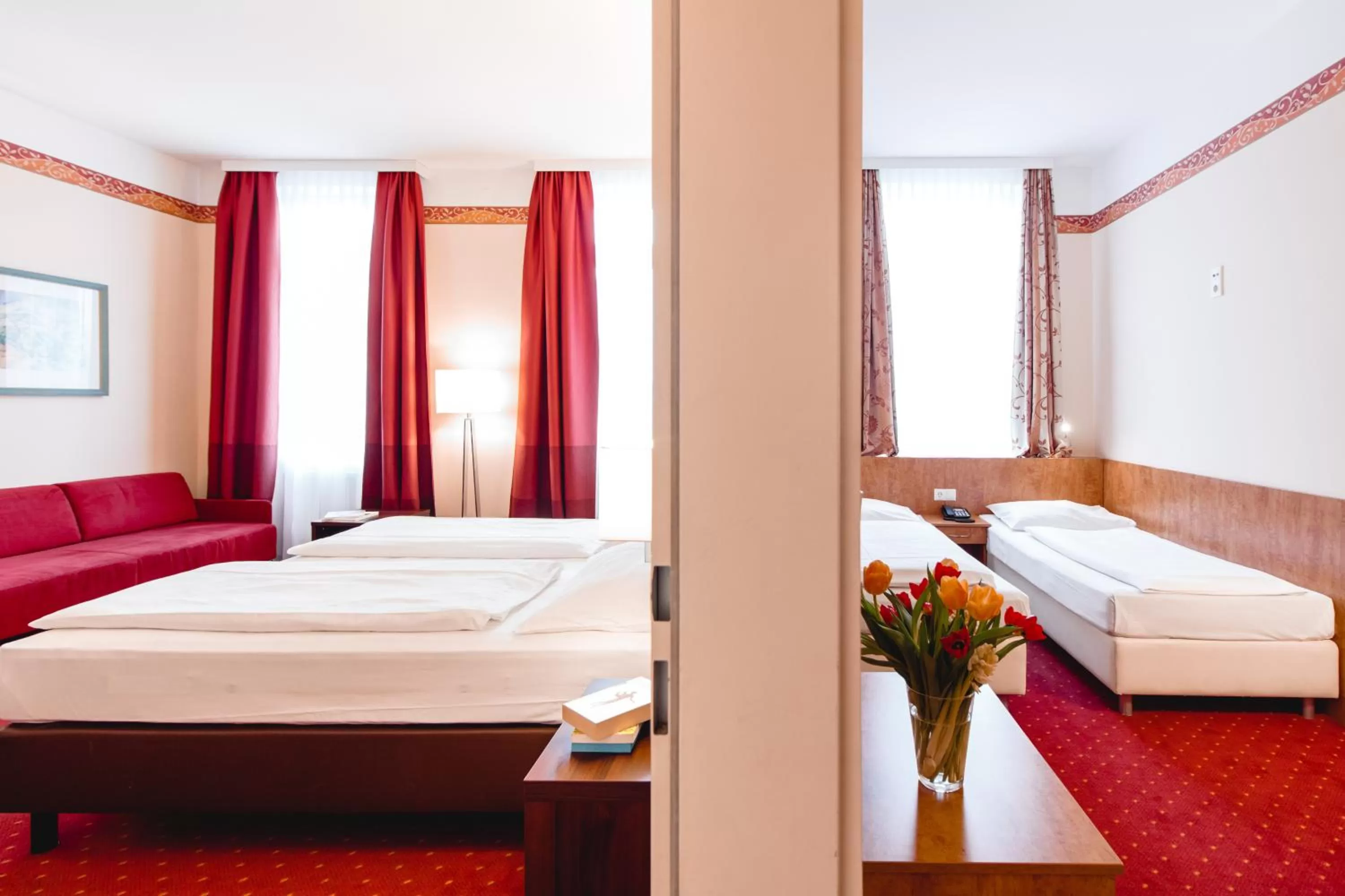 Photo of the whole room, Bed in Hotel Allegro Wien