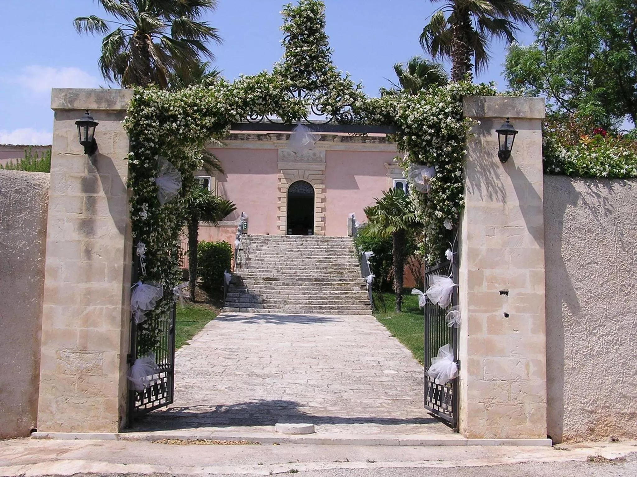 Property building in Villa Principe Di Belmonte
