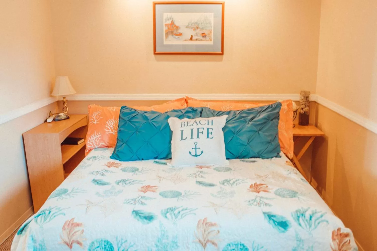 Bed in Pioneer Inn Downtown