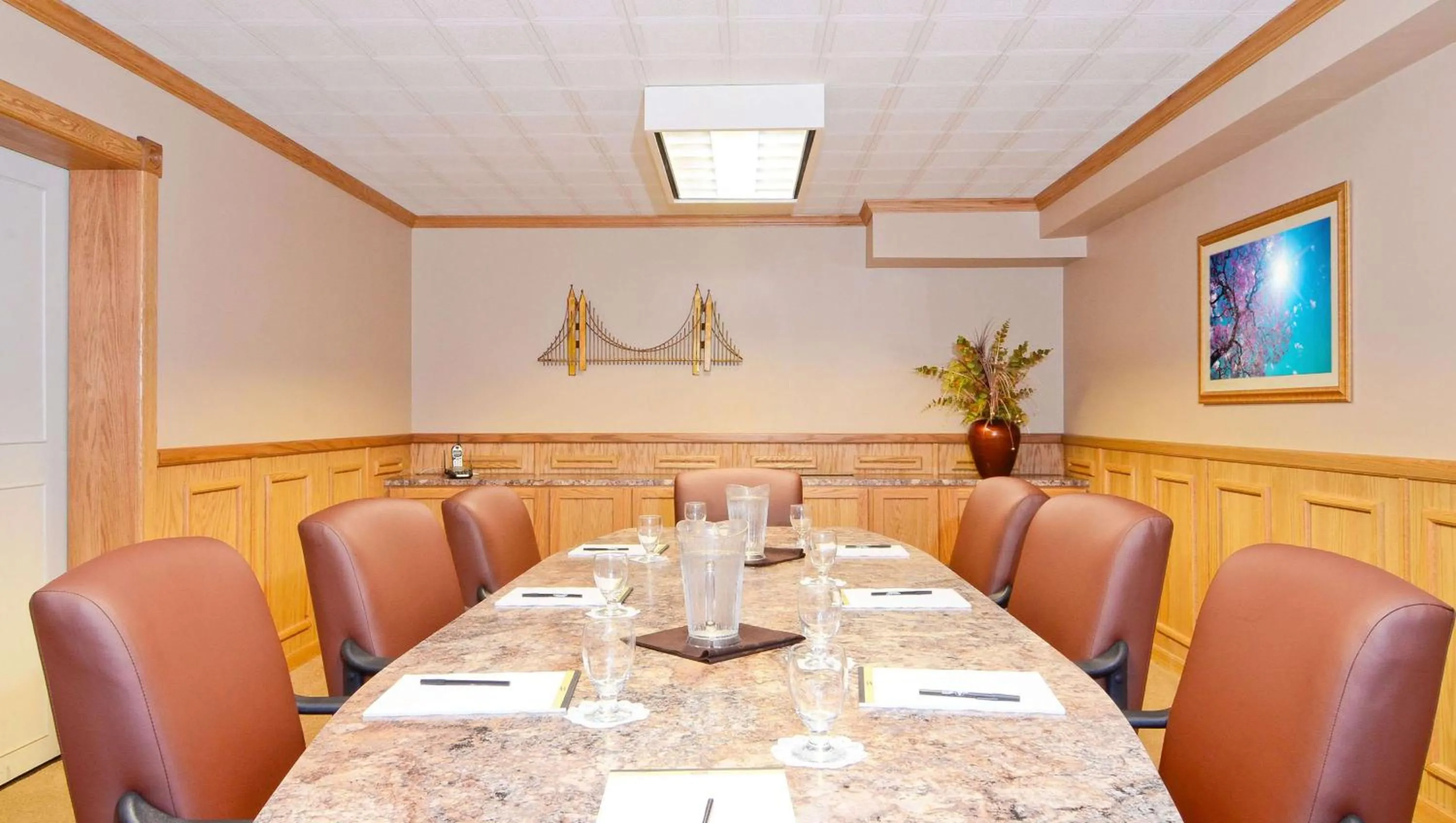 Meeting/conference room in Magnuson Grand Pioneer Inn and Suites
