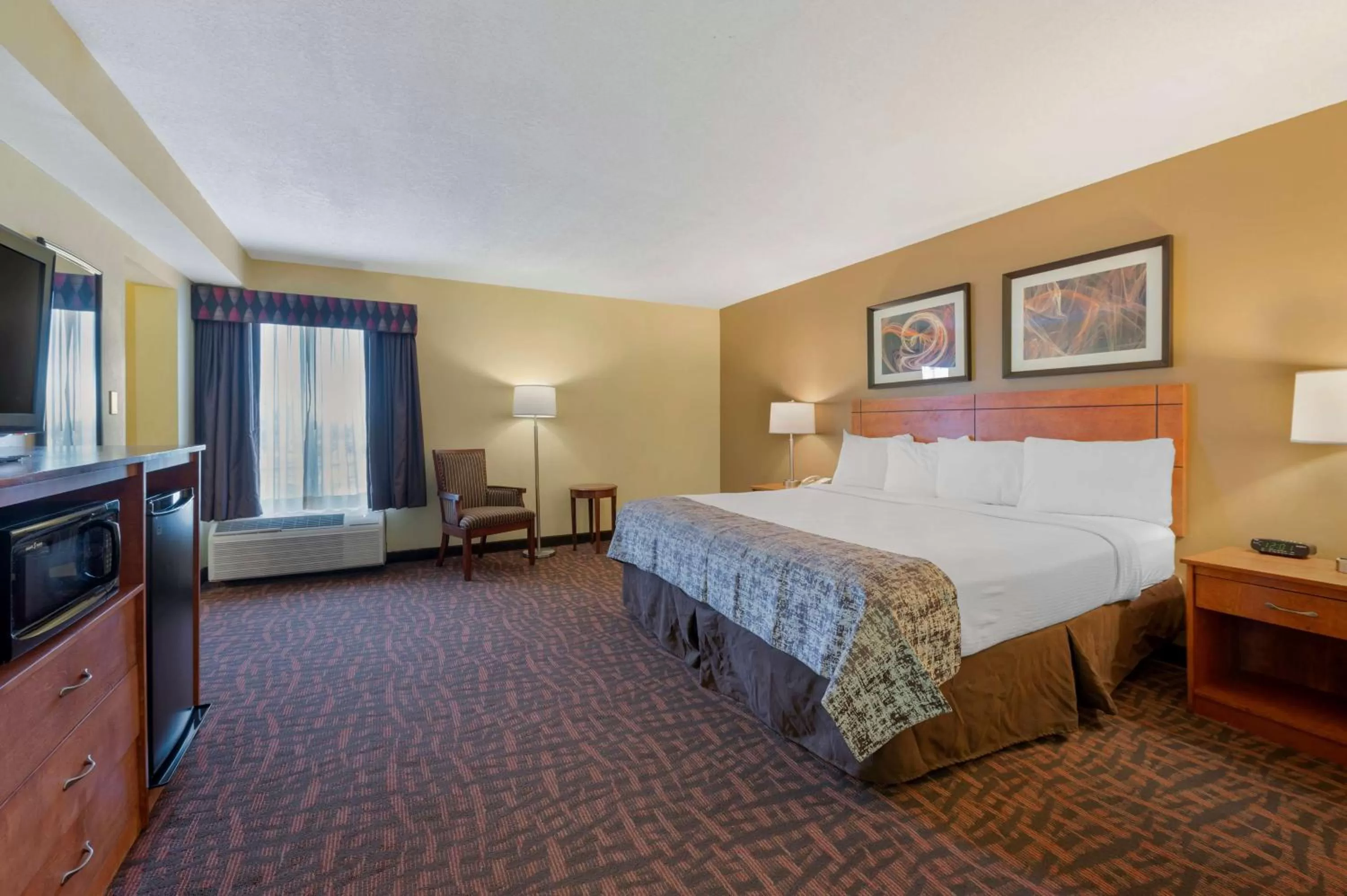 Business King Room - Non-Smoking in Best Western Louisville East Inn & Suites