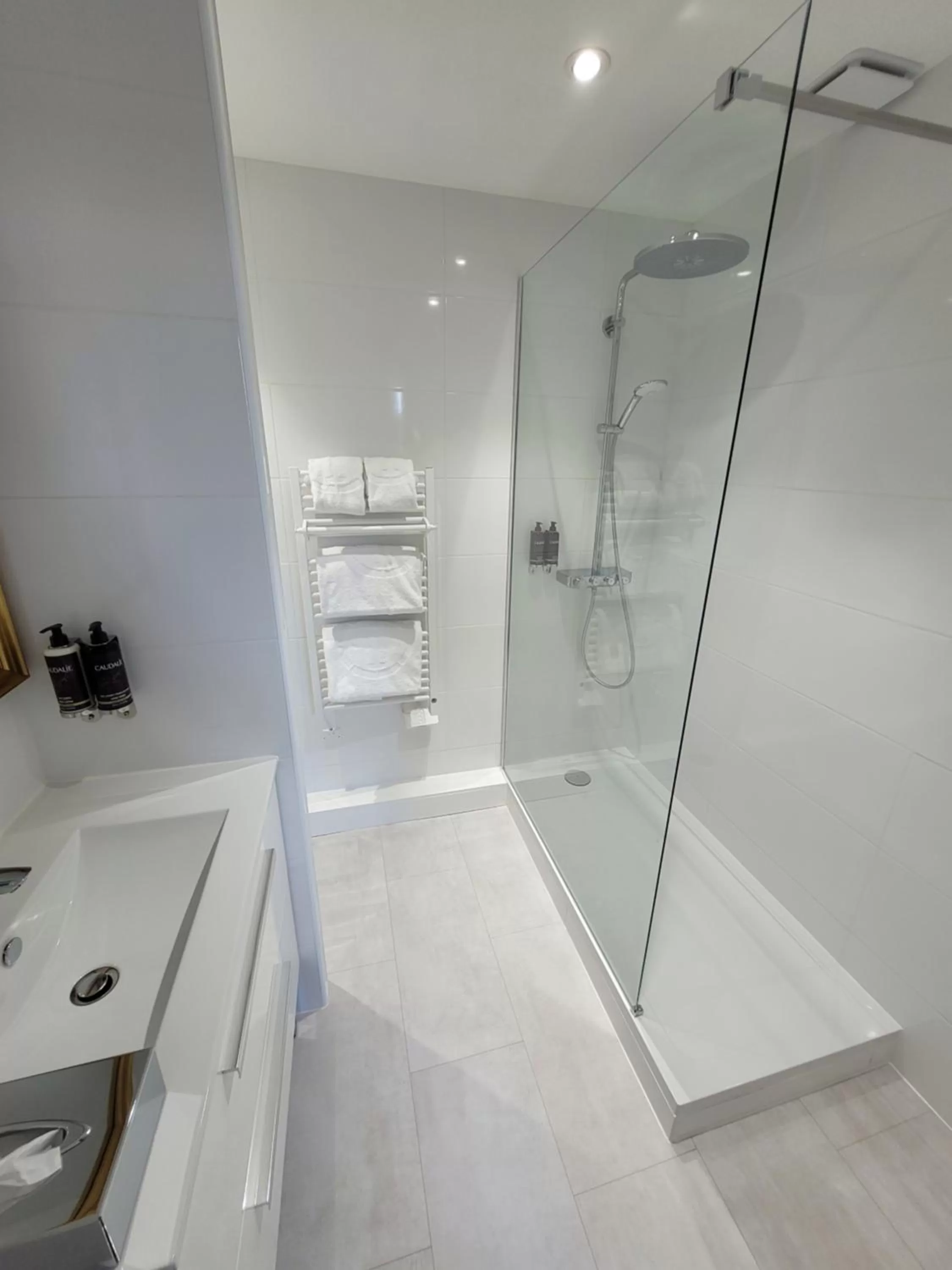 Shower in Le Manoir Saint Thomas