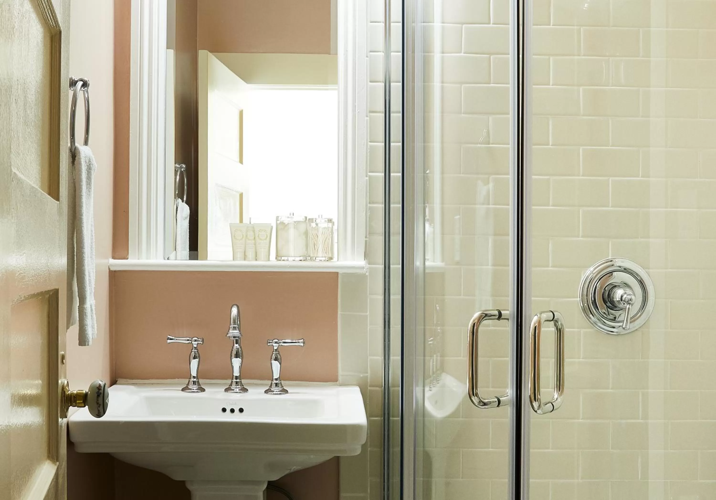 Bathroom in Petite Auberge