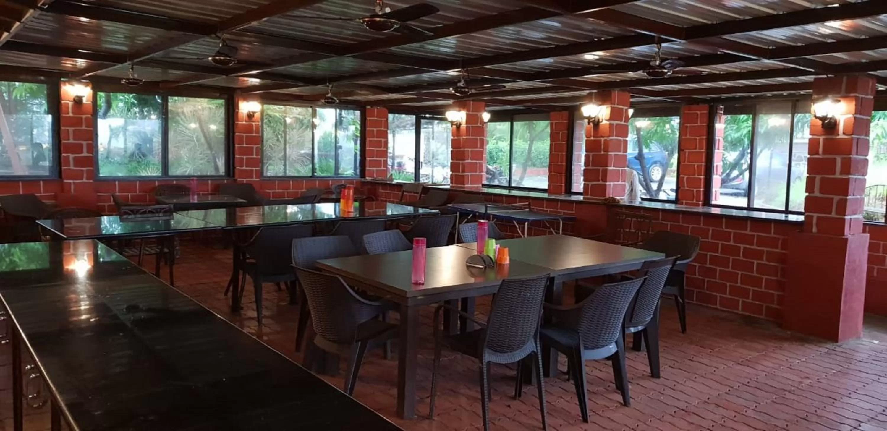 Restaurant/places to eat in Jayshin Lake Vaitarna Resort - Igatpuri