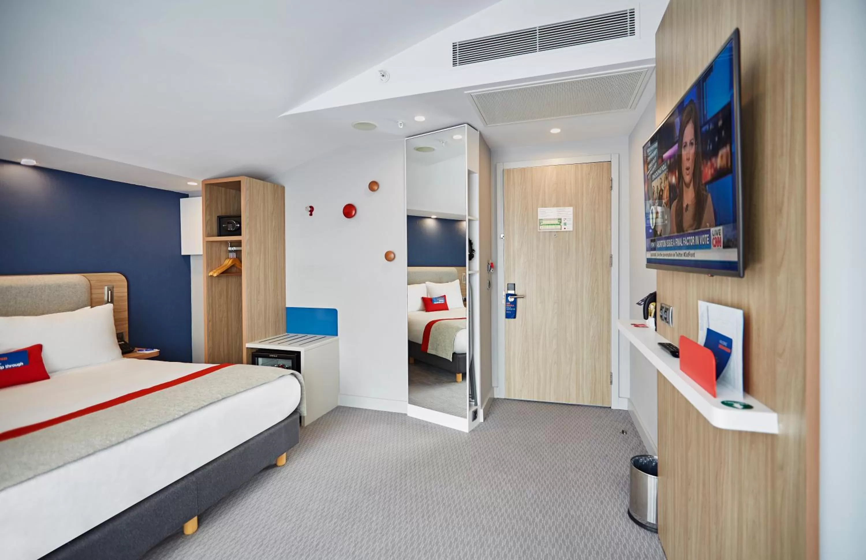 Photo of the whole room, Bed in Holiday Inn Express - Istanbul - Atakoy Metro by IHG