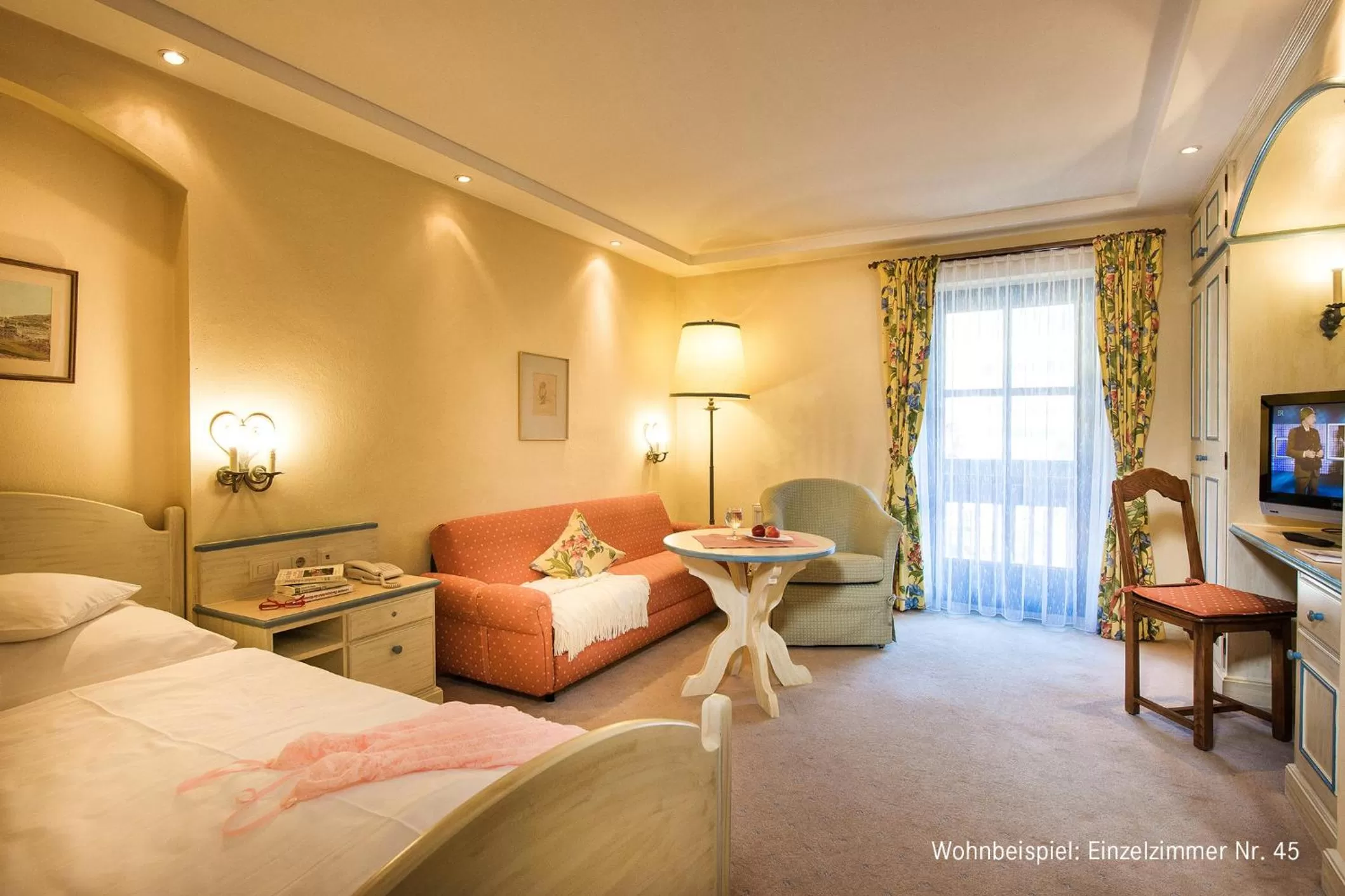 Photo of the whole room, Seating Area in Johannesbad Hotel St. Georg