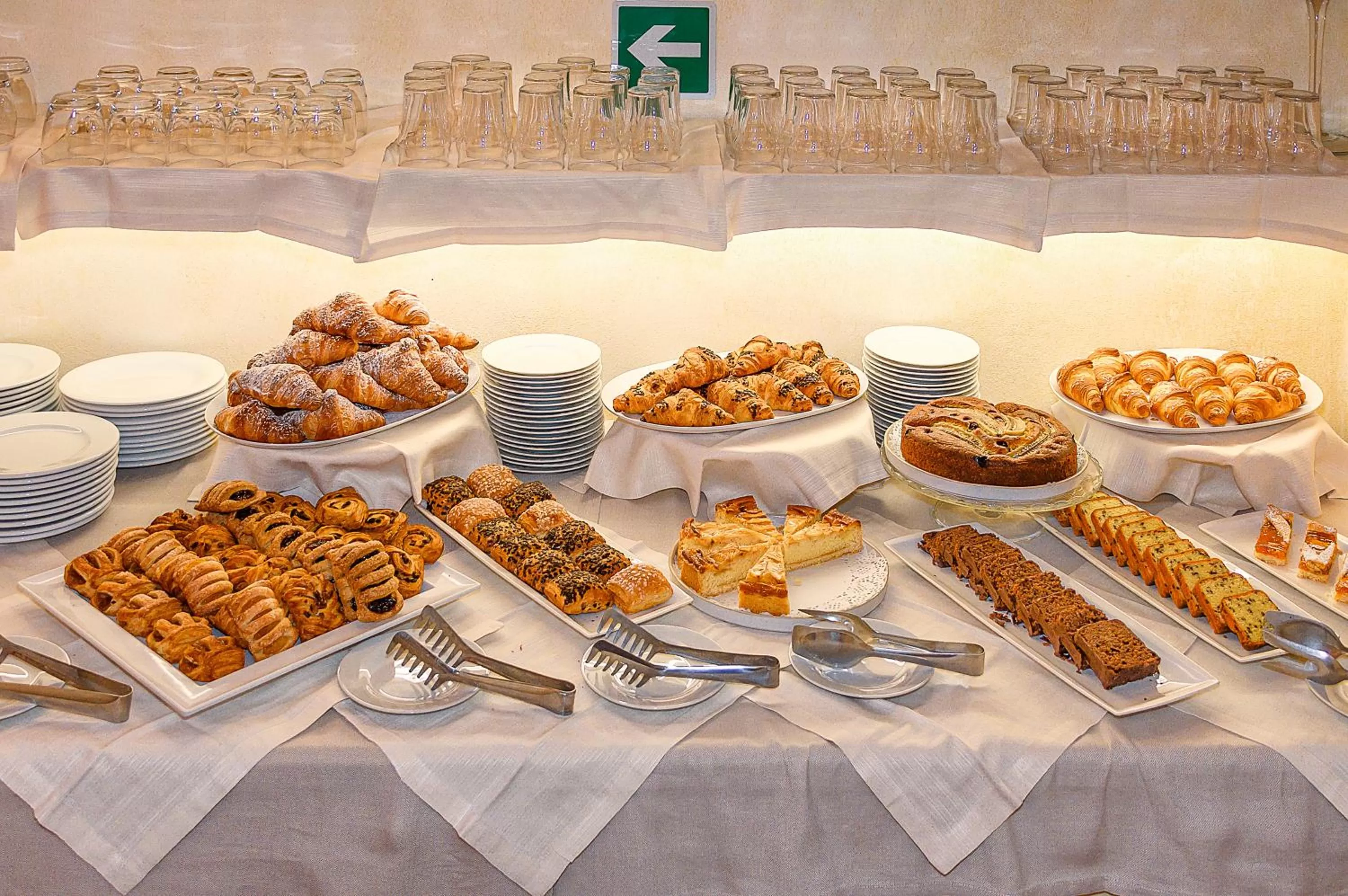 Food and drinks in Hotel Villa Cheli