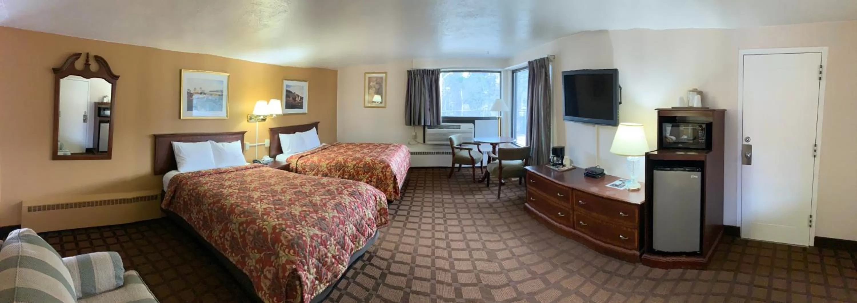 TV and multimedia, Bed in EastGate Inn