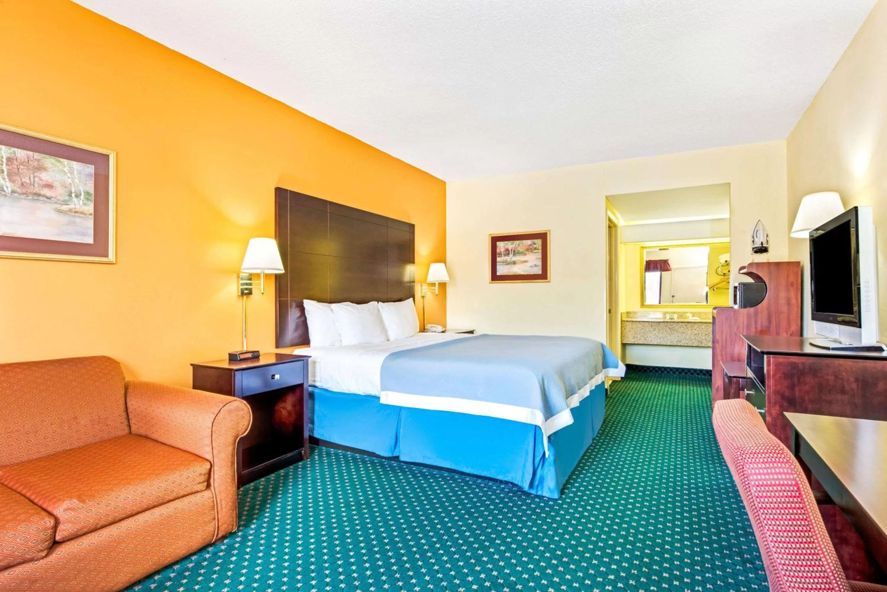 Photo of the whole room, Bed in Days Inn by Wyndham Covington