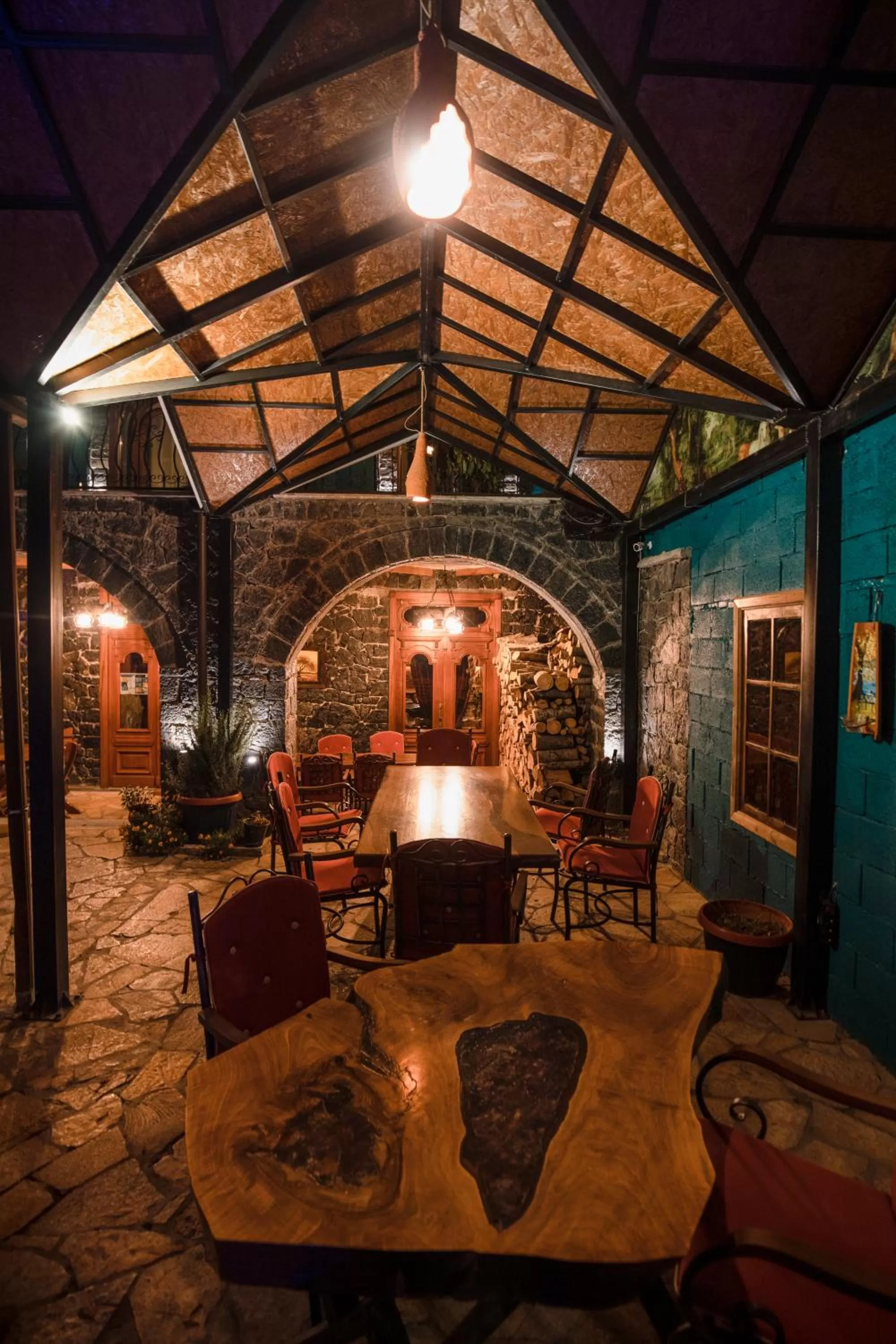 Restaurant/places to eat in Vila Eden Boutique Hotel