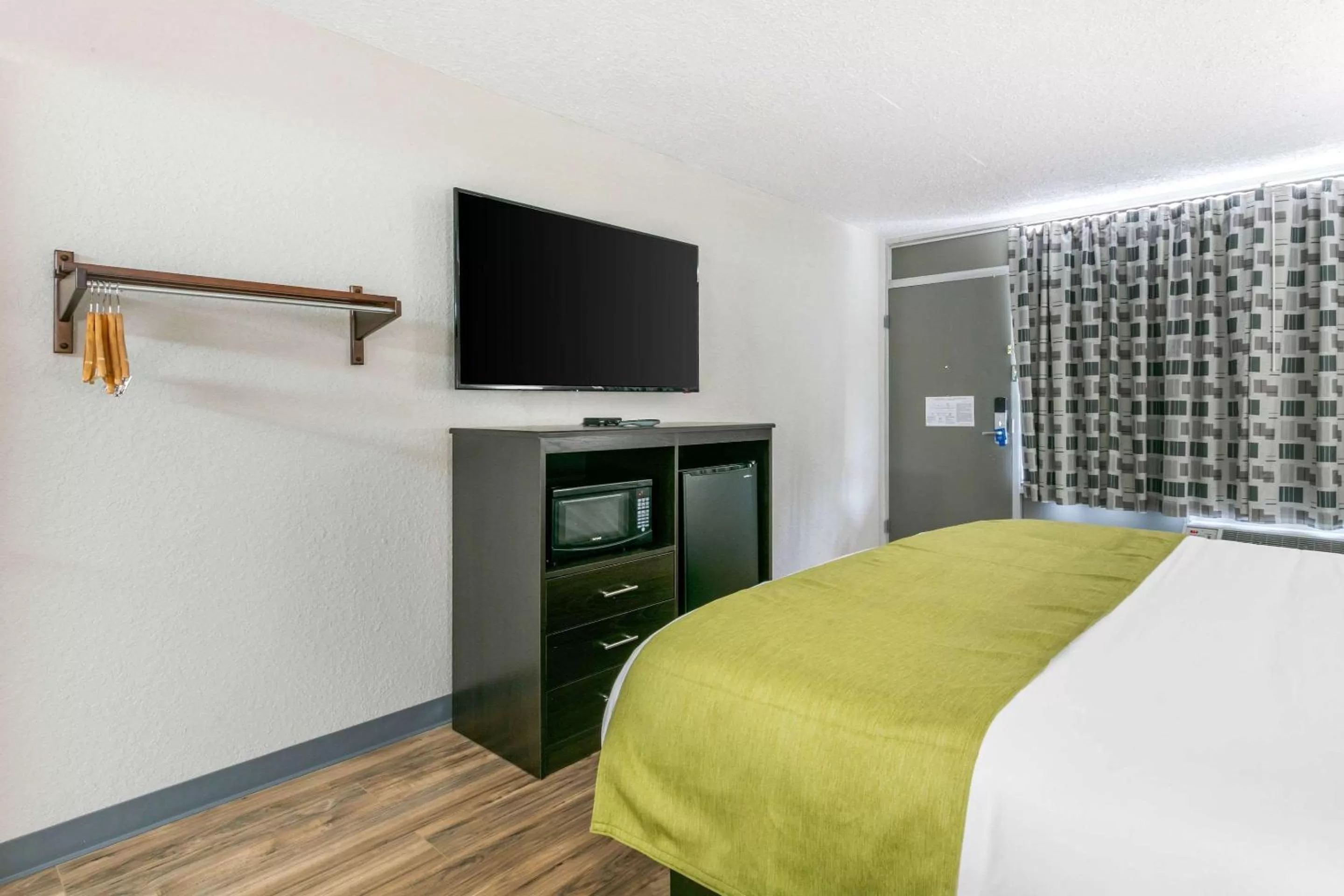 Photo of the whole room, Bed in Rodeway Inn Kingston Springs