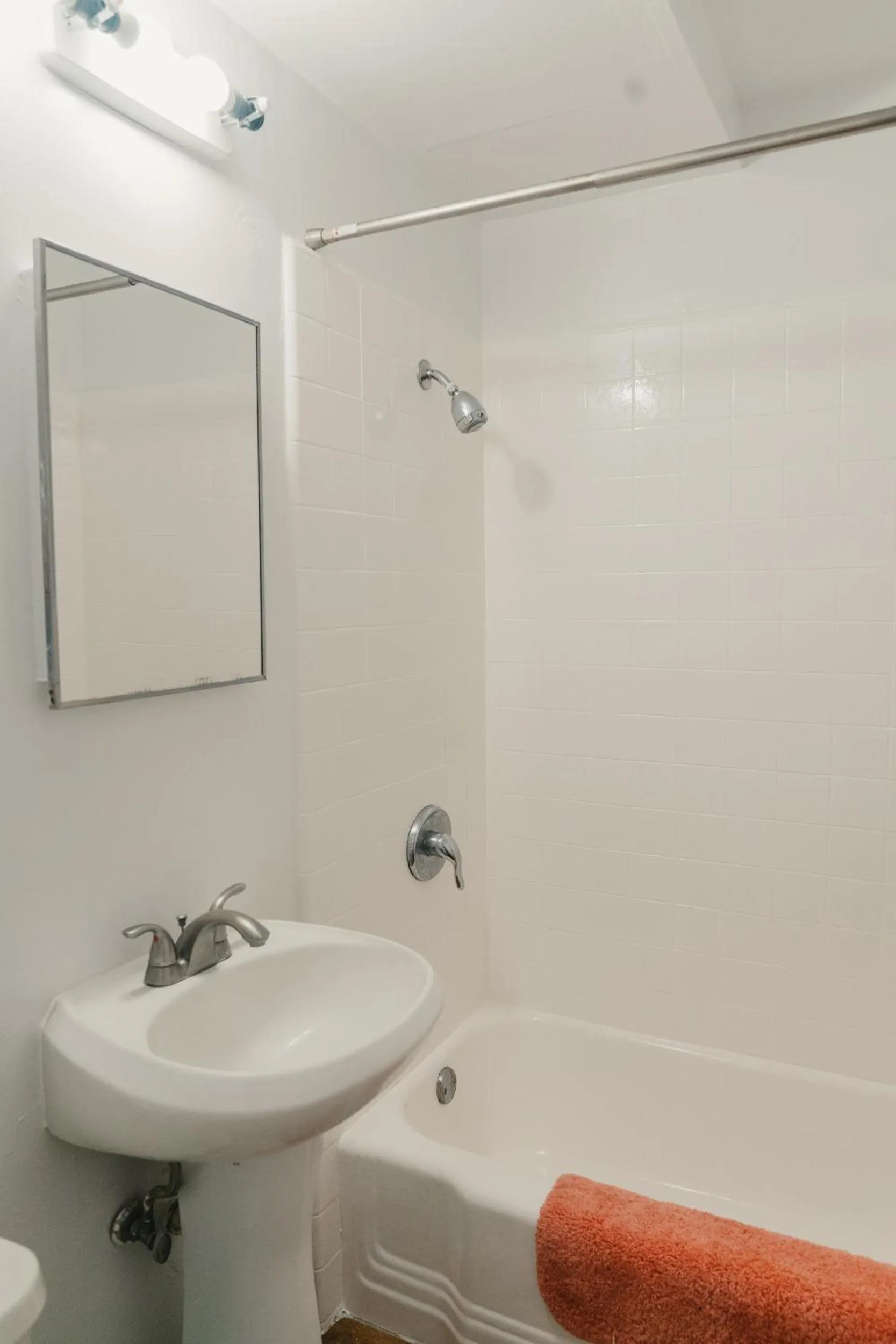 Bathroom in Polynesian Hostel Beach Club