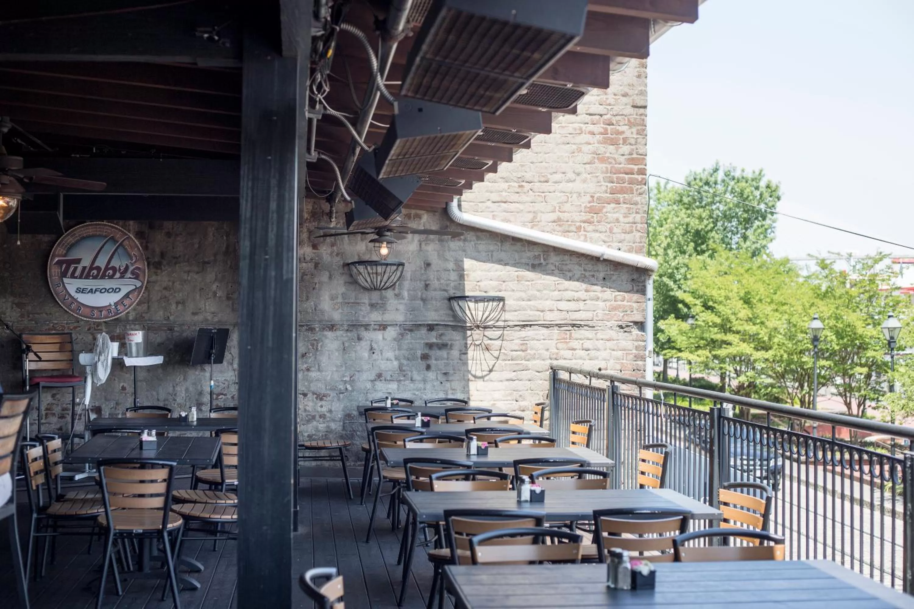 Restaurant/places to eat in River Street Inn