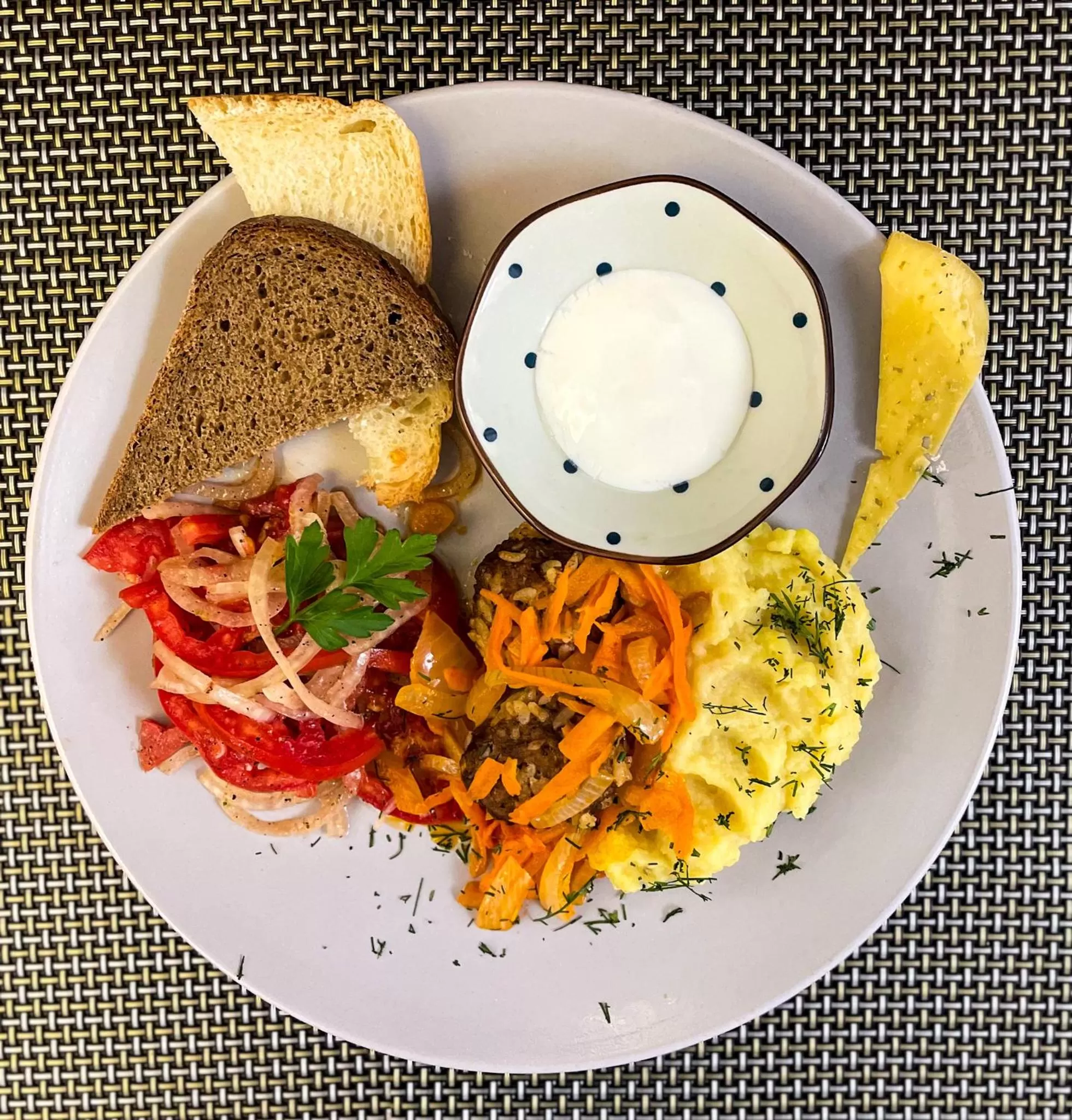 Breakfast in "Rush Hotel"