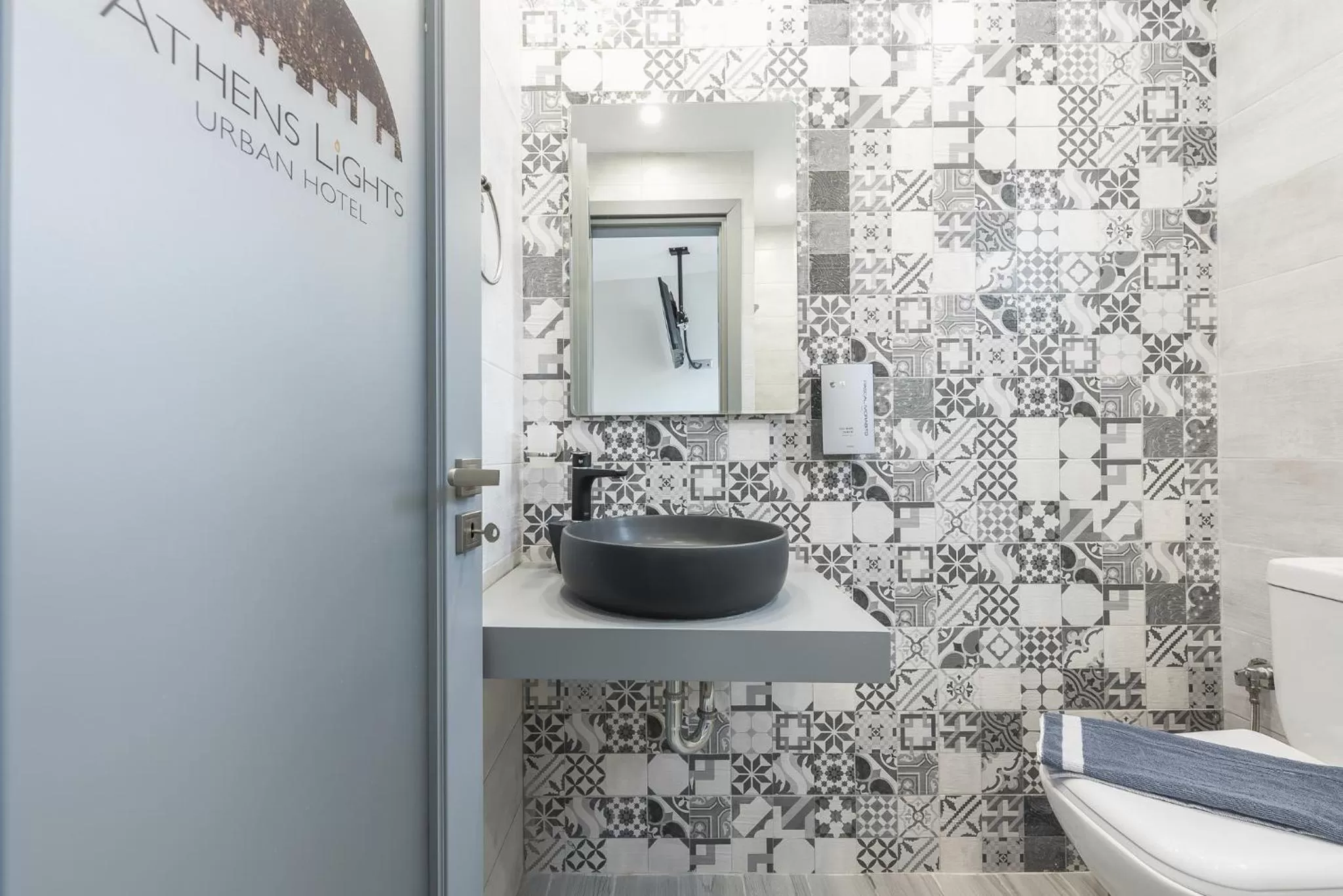 Bathroom in Athens Lights