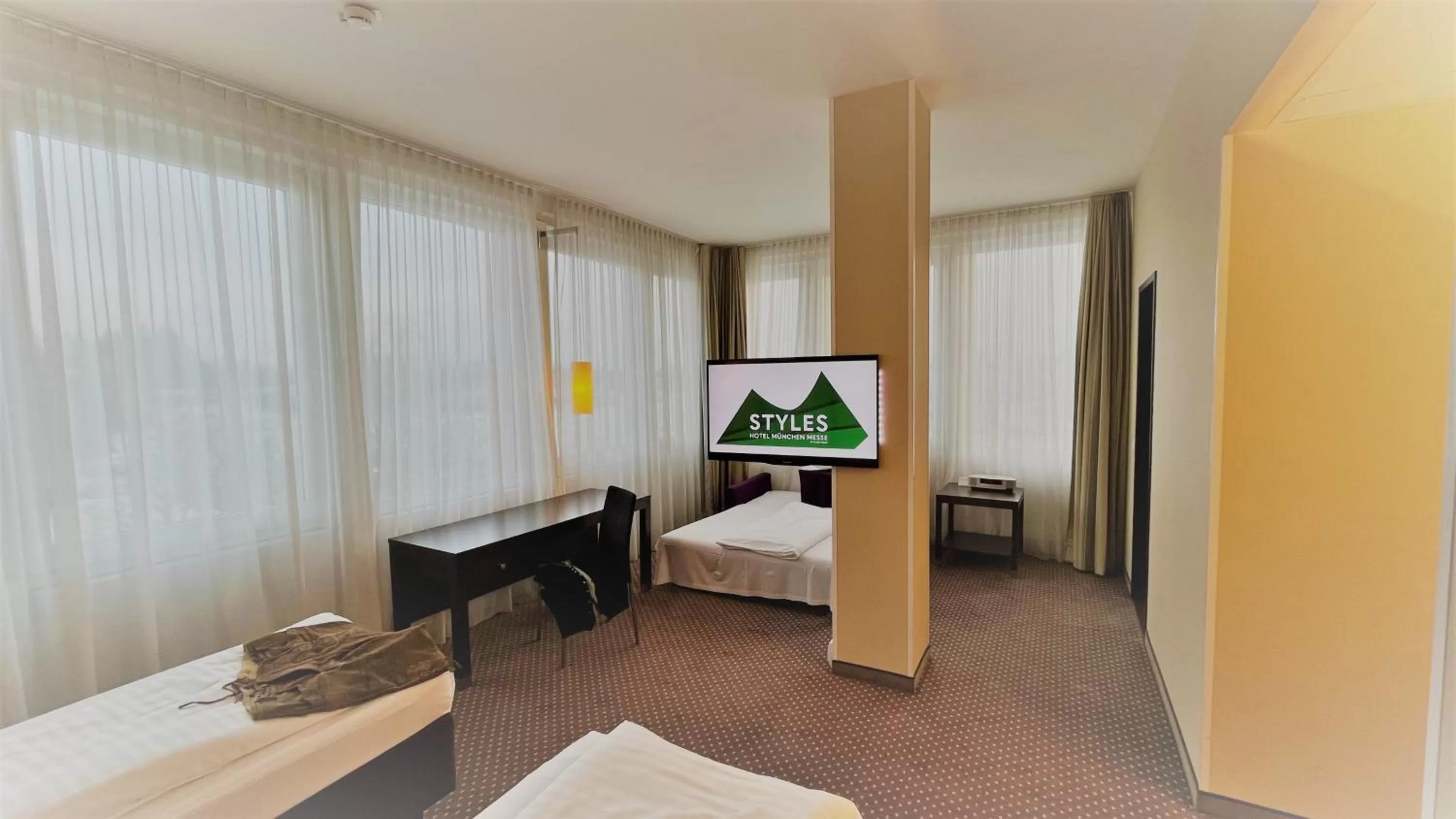 Bed, TV/Entertainment Center in Styles Hotel München Messe