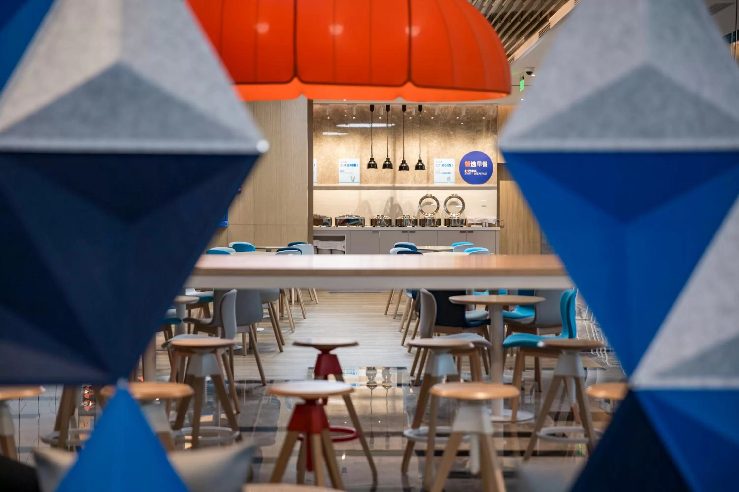 Restaurant/places to eat in Holiday Inn Express Shanghai Kangqiao by IHG