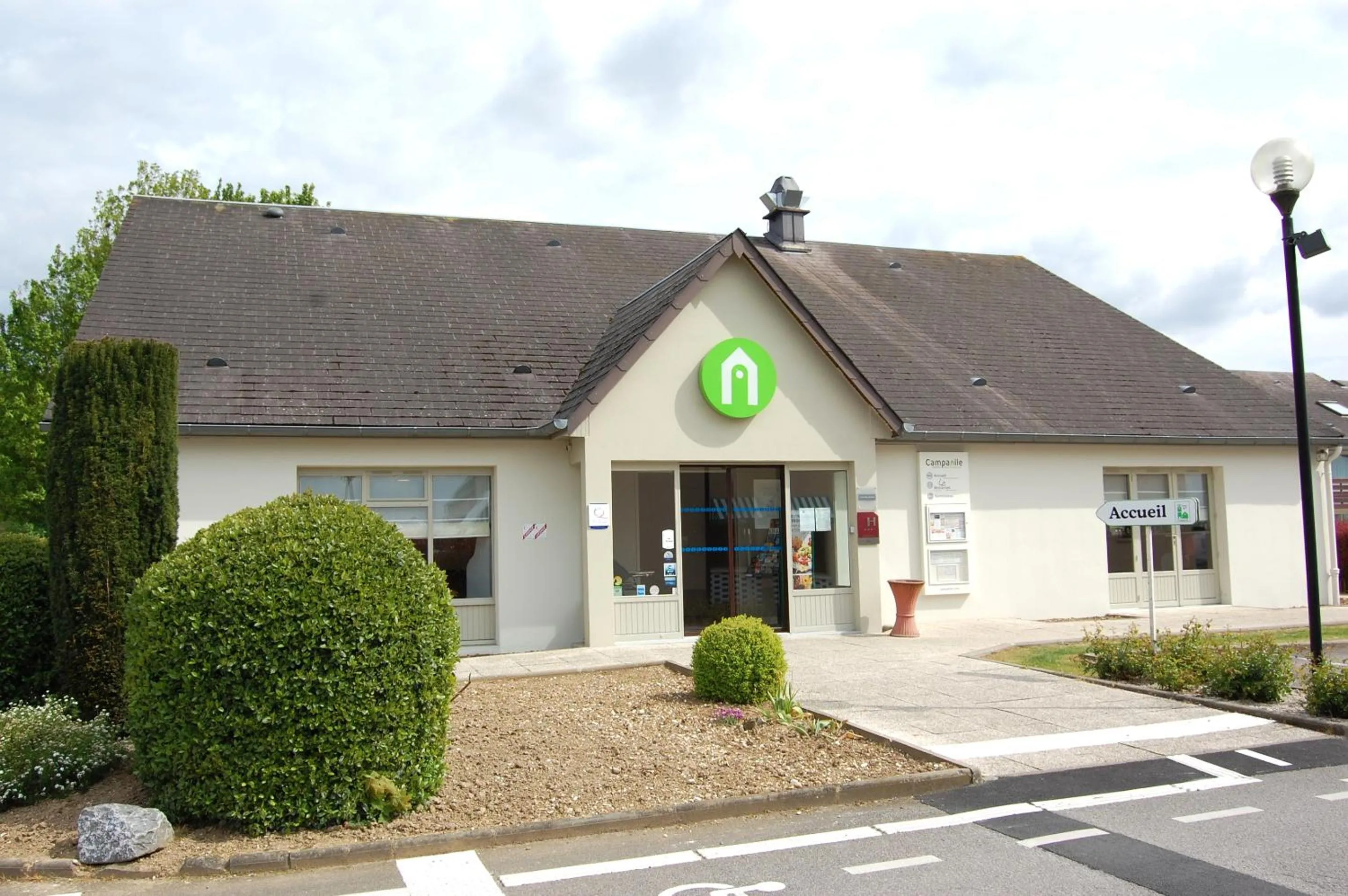 Facade/entrance in Campanile Amiens - Glisy