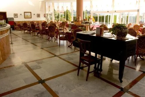 Restaurant/places to eat in Hotel Begoña Park