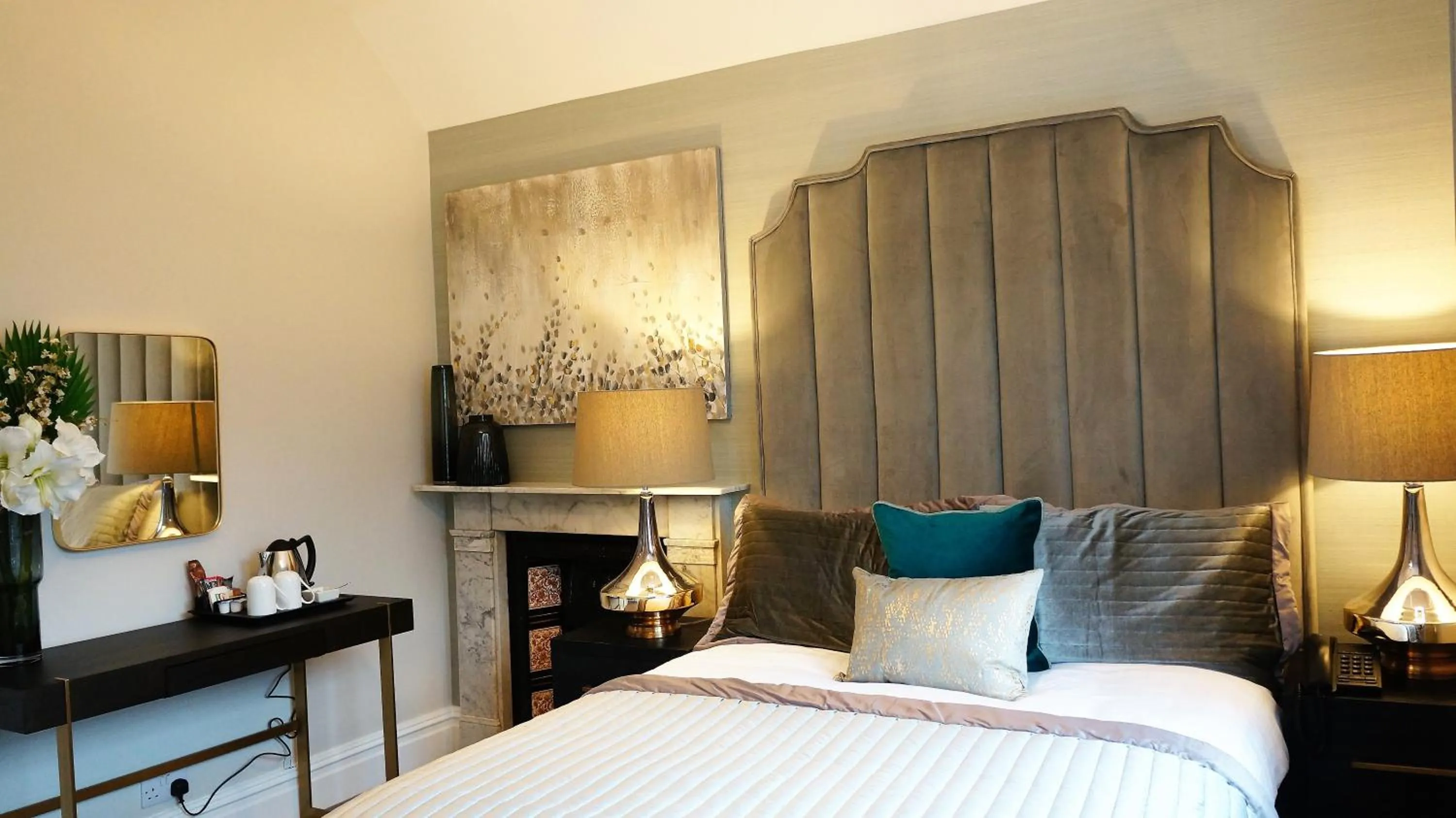 Photo of the whole room, Bed in The Lawn Guest House Gatwick