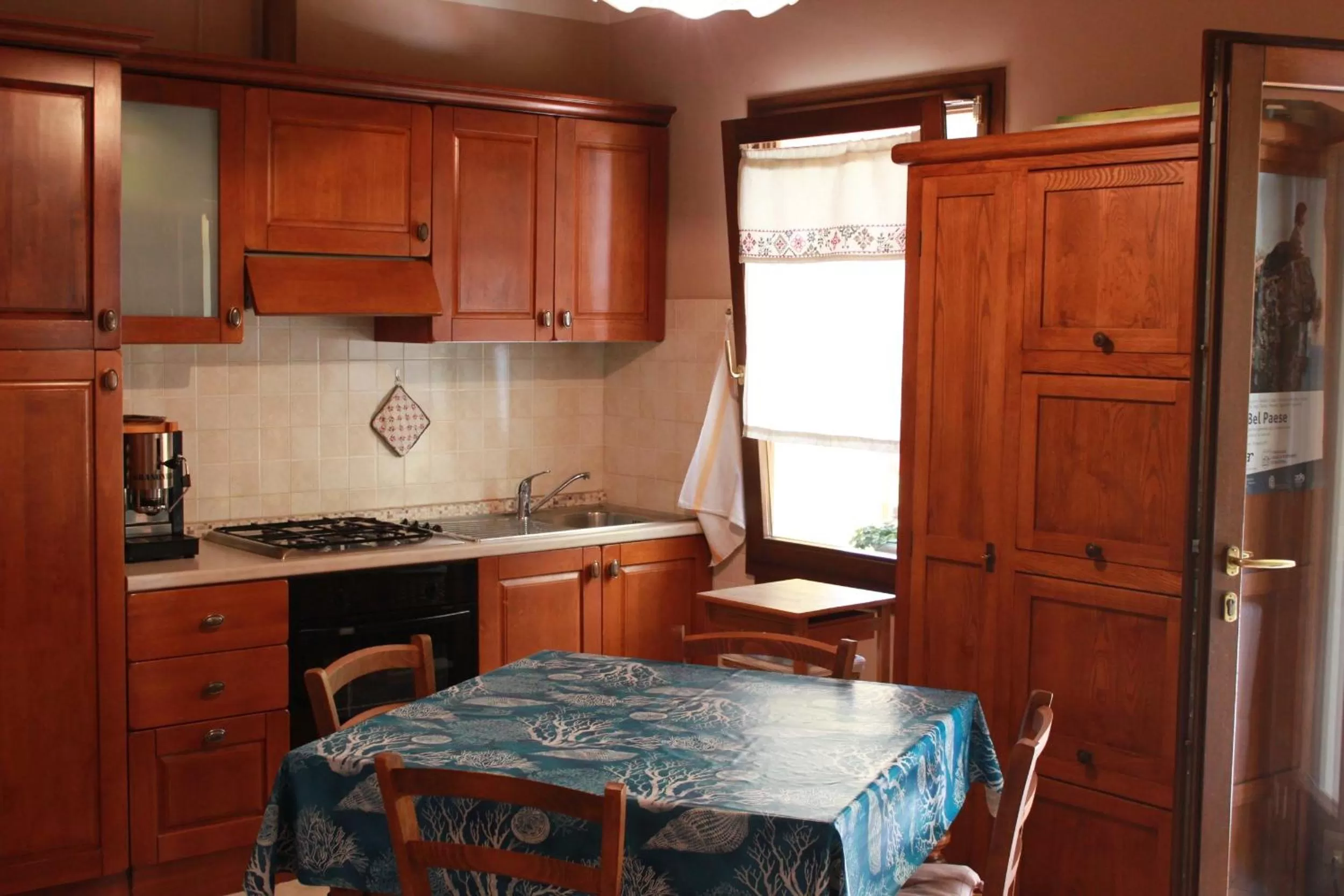 Communal kitchen in B&B Al Borgo