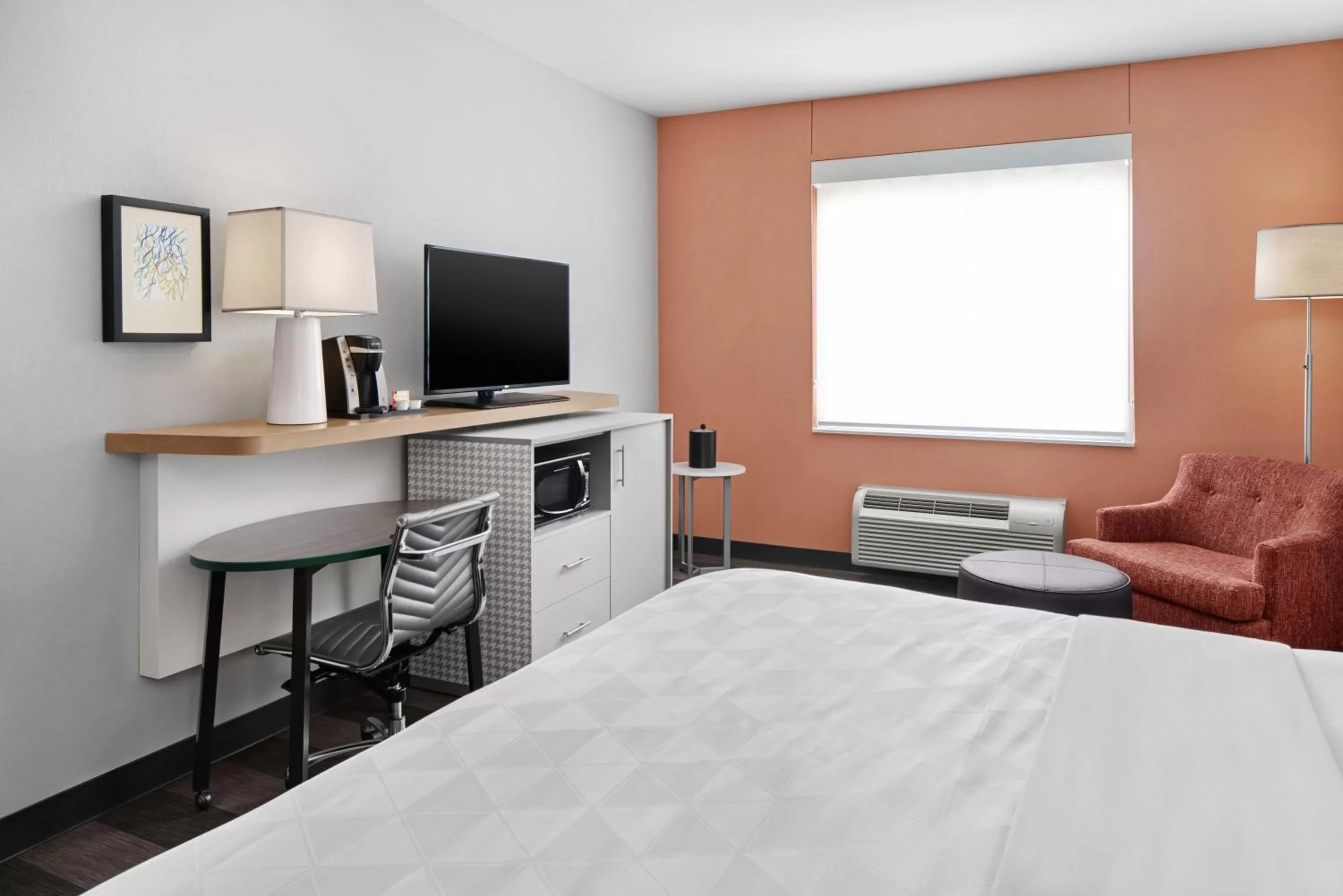 Photo of the whole room, Bed in Holiday Inn Odessa by IHG