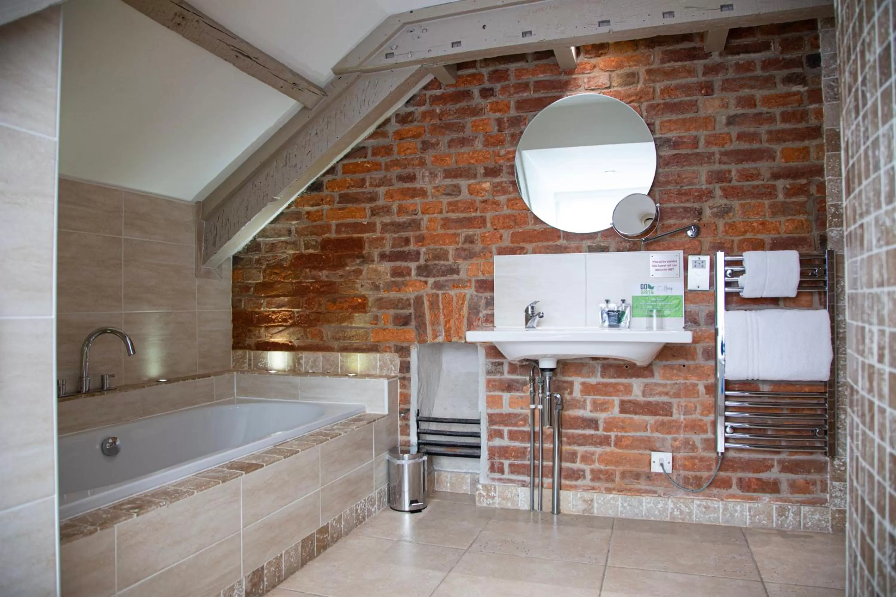 Bathroom in Mannings Hotel