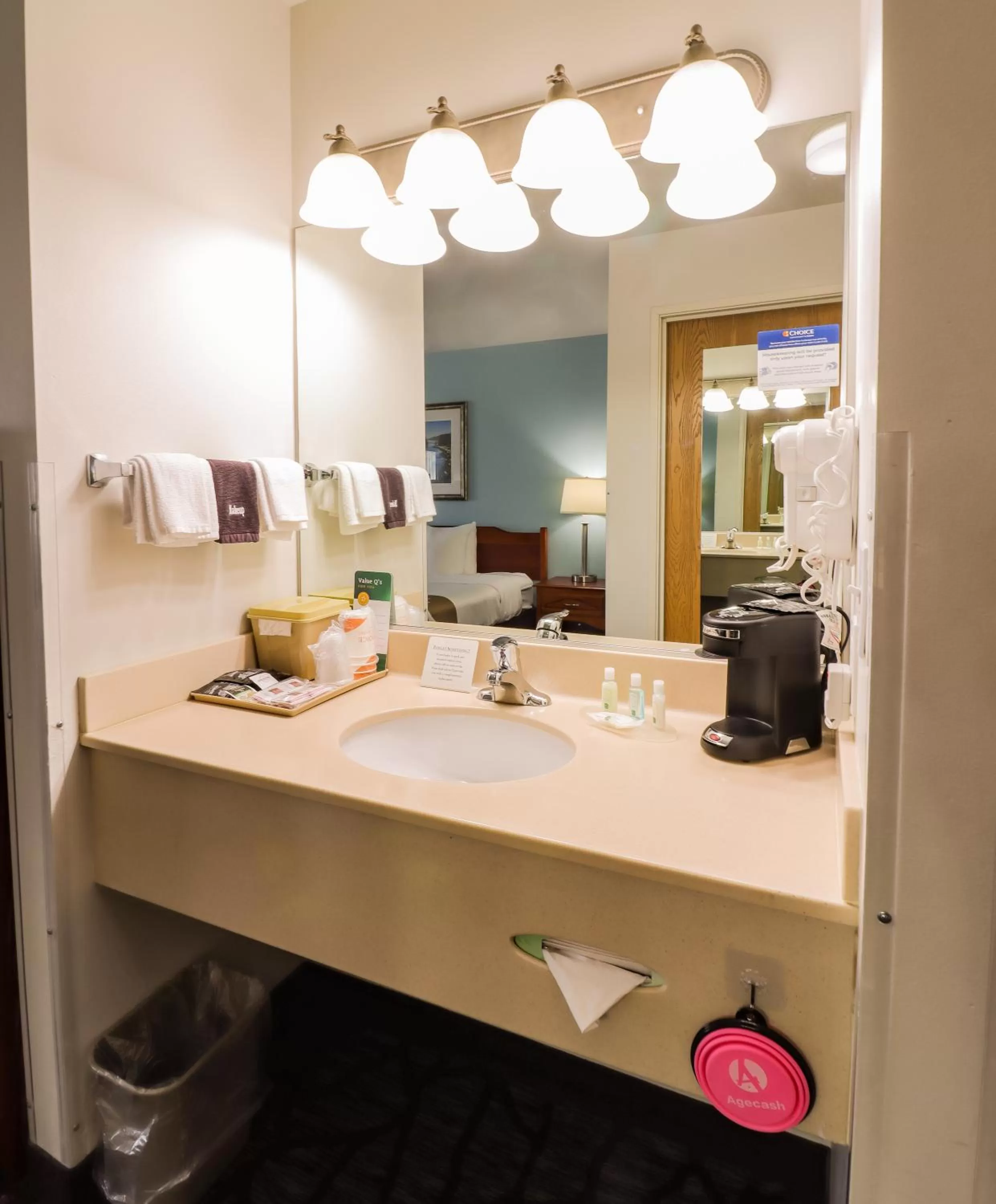 Bathroom in Quality Inn & Suites Sequim at Olympic National Park