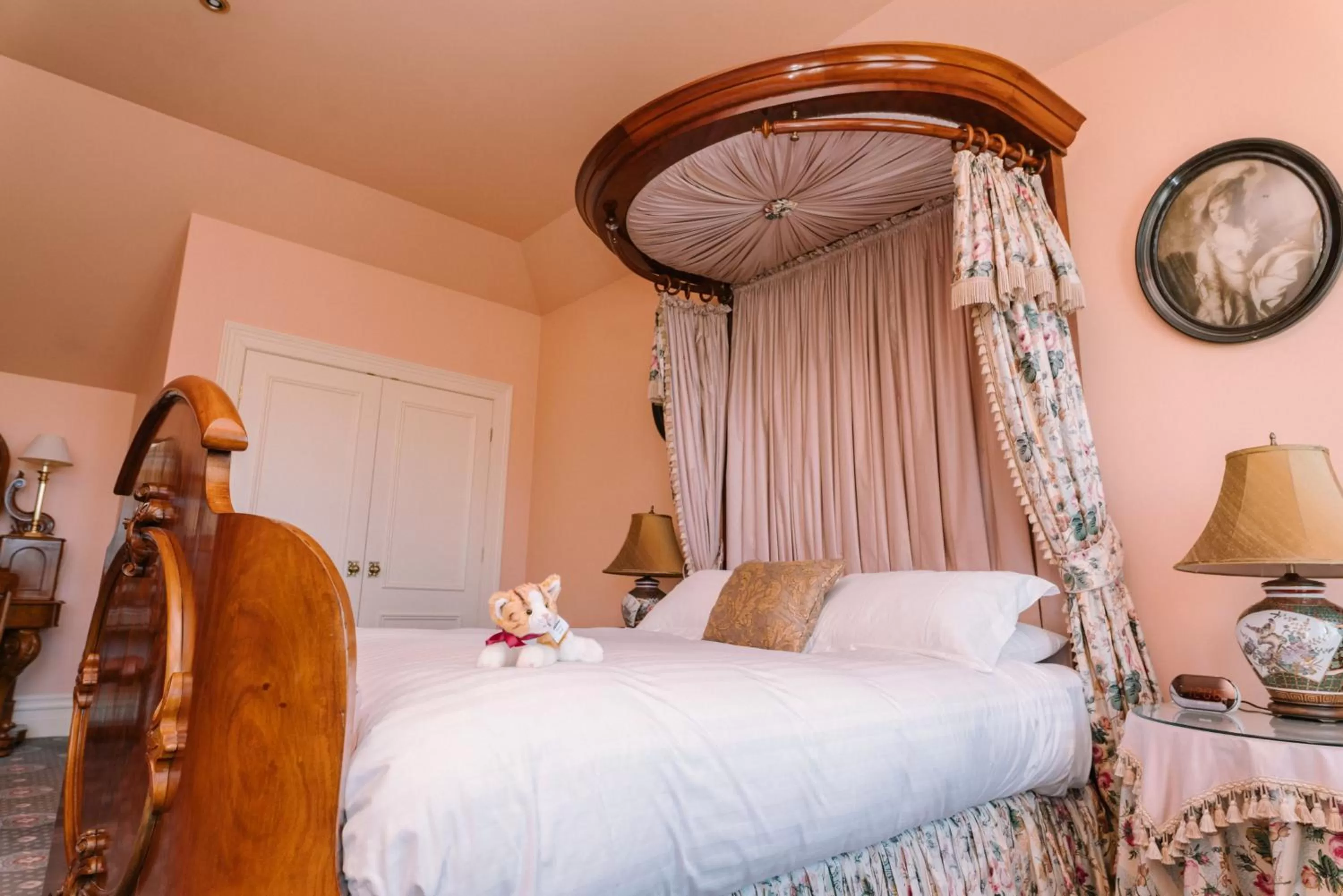 Bed in Chateau Yering