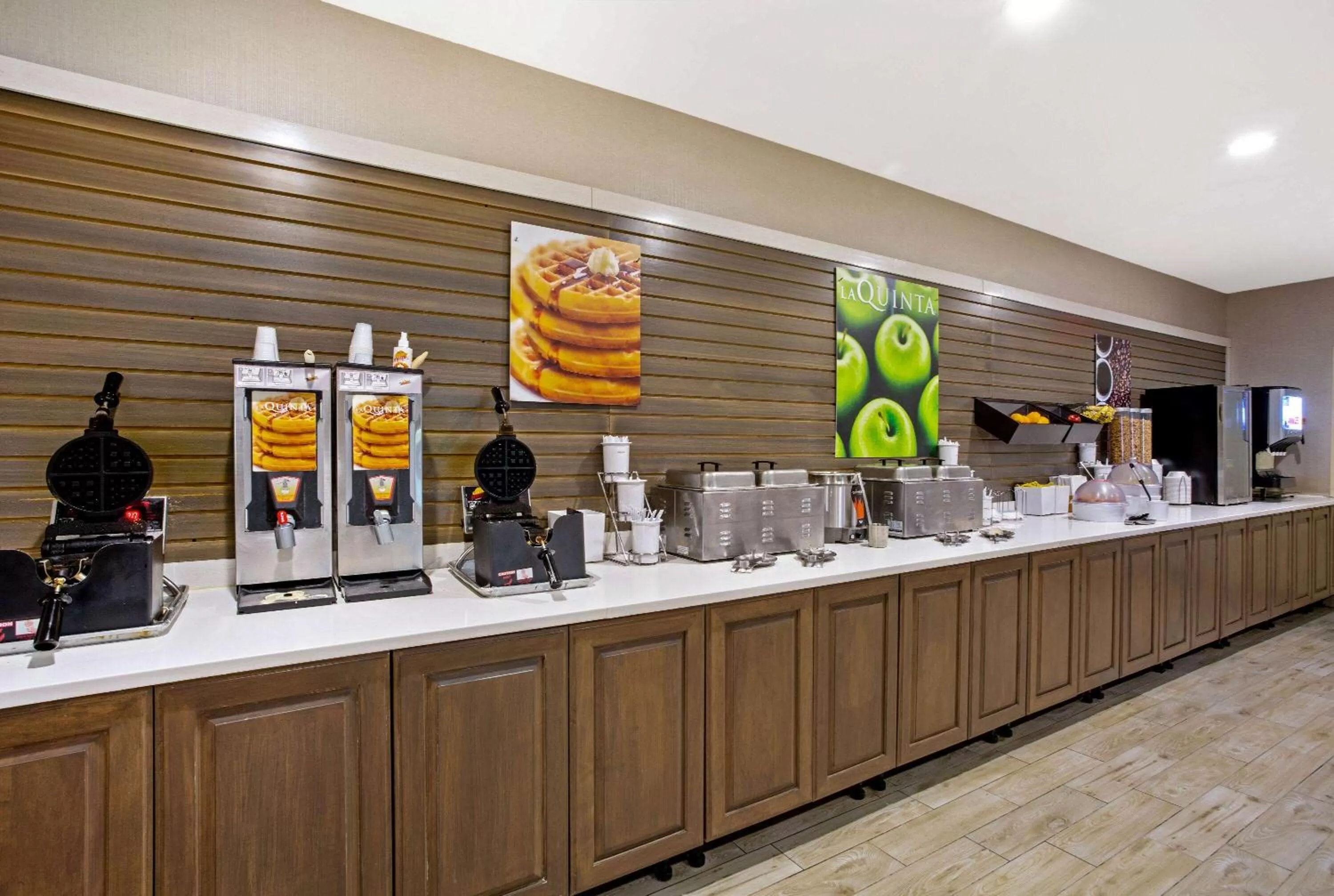 Restaurant/places to eat in La Quinta by Wyndham Williamsburg Historic Area