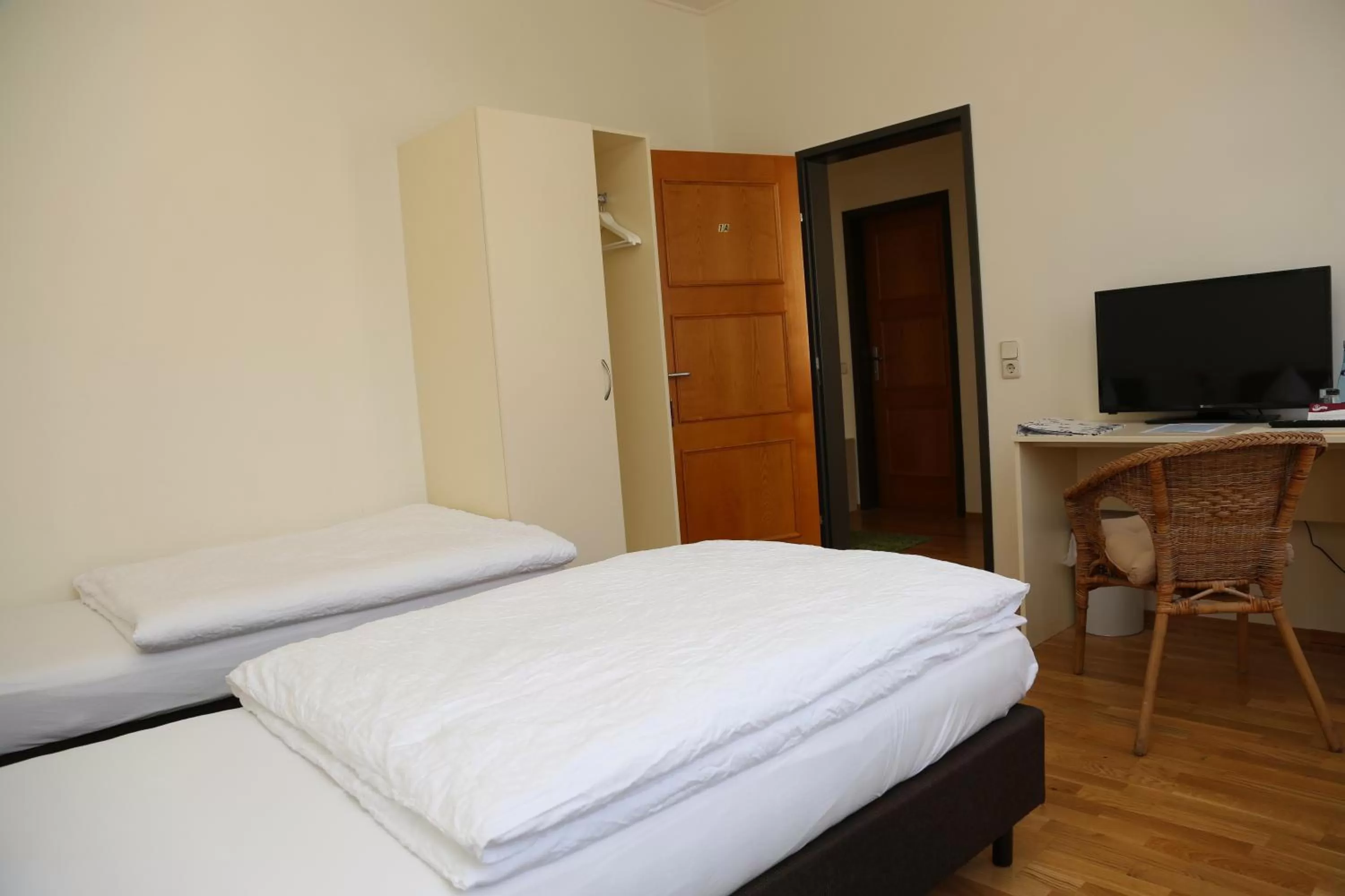 Photo of the whole room, Bed in Babenbergerhof