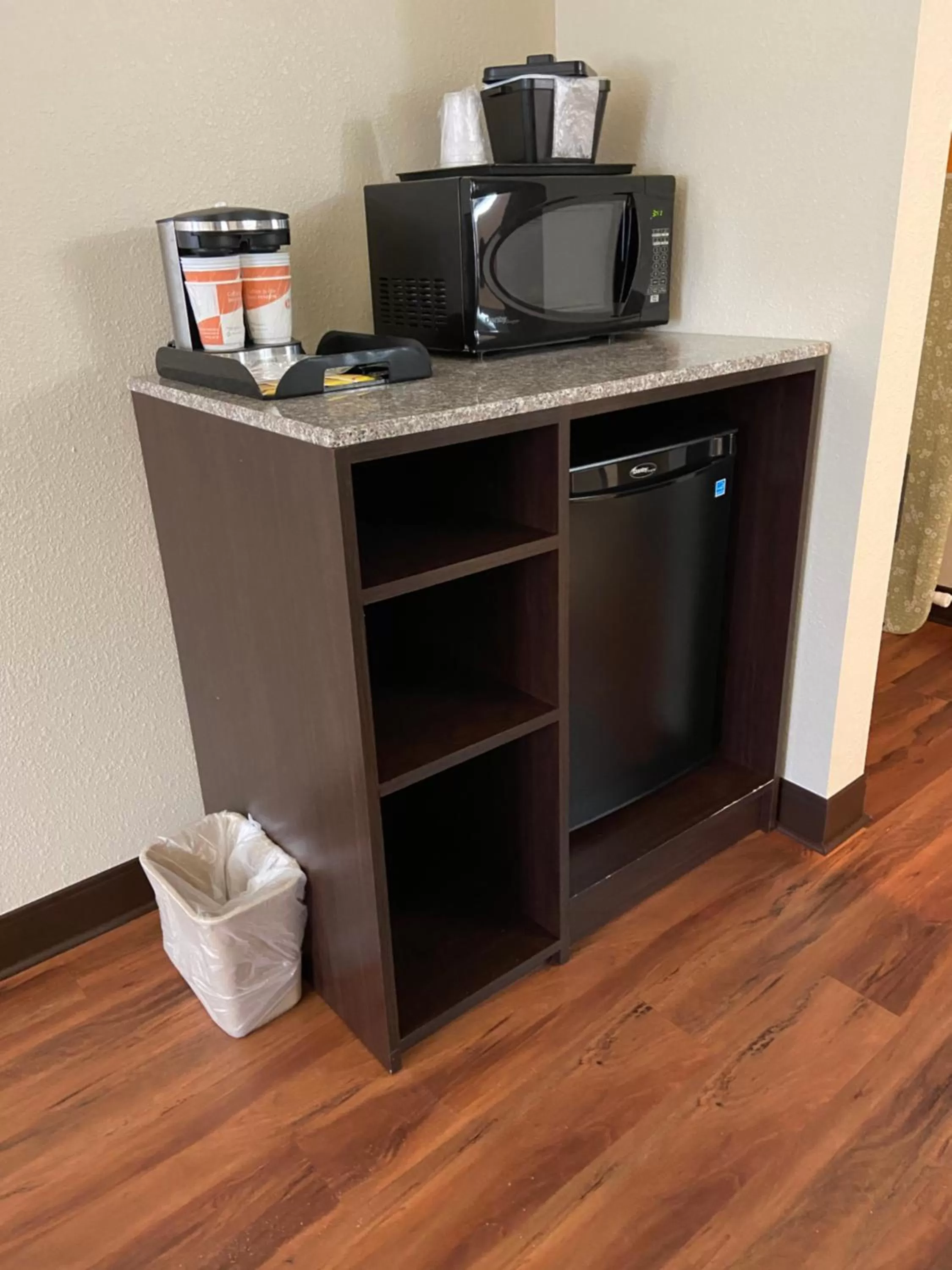 Coffee/tea facilities in Comfort Inn Connellsville Riverview