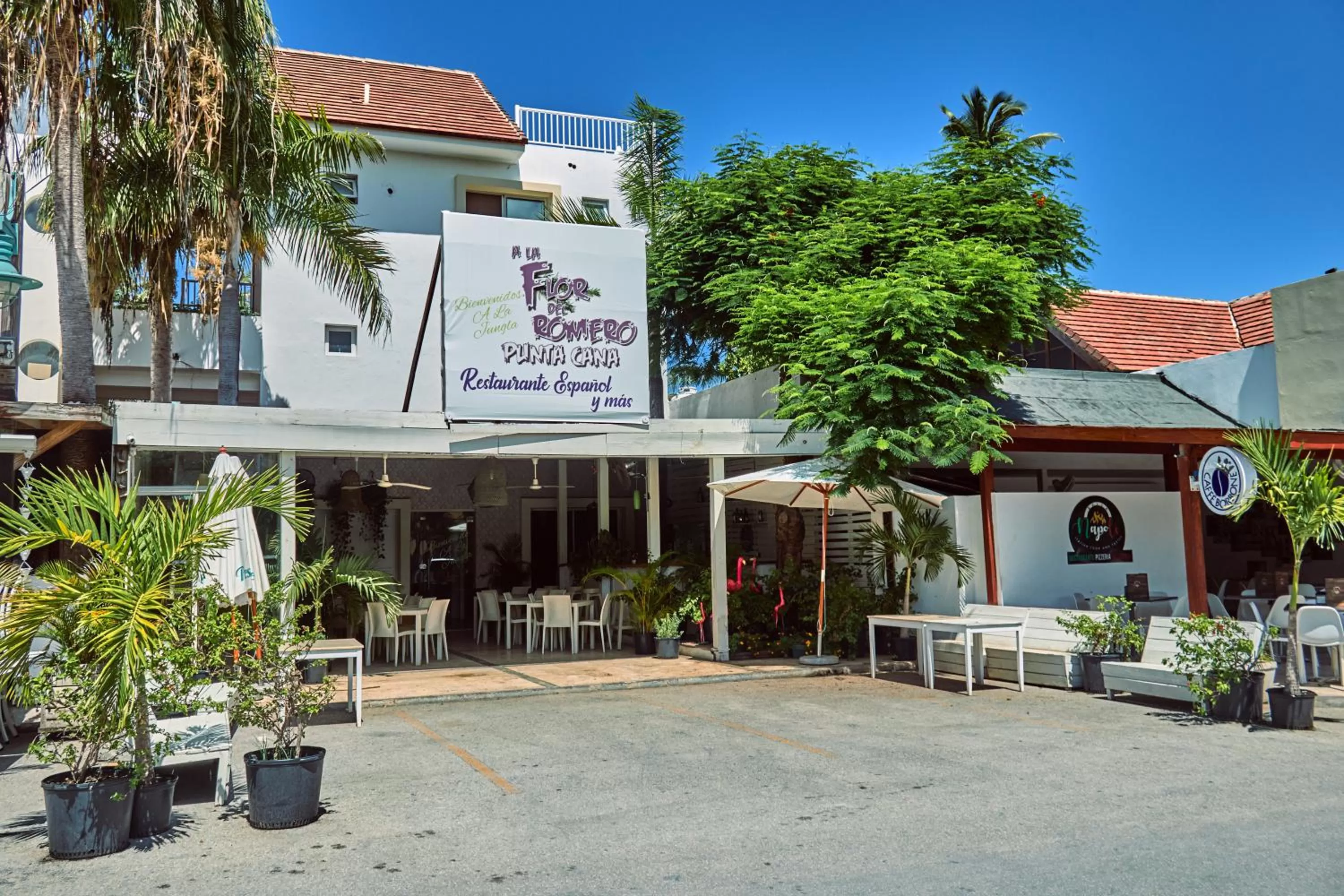 Restaurant/places to eat in Flor del Mar Condo Punta Cana Beachfront