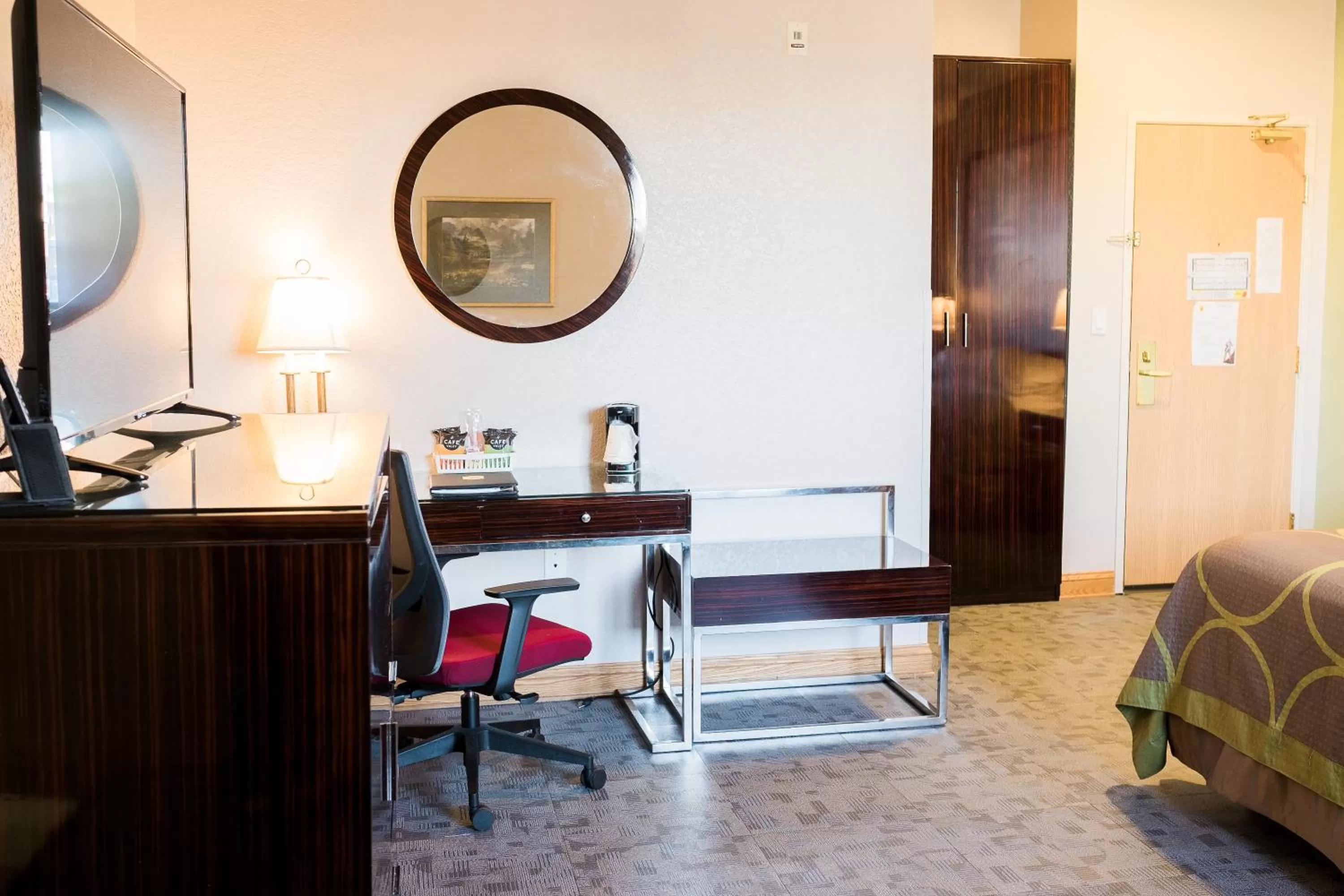 TV and multimedia, Bed in Super 8 by Wyndham Uniontown PA