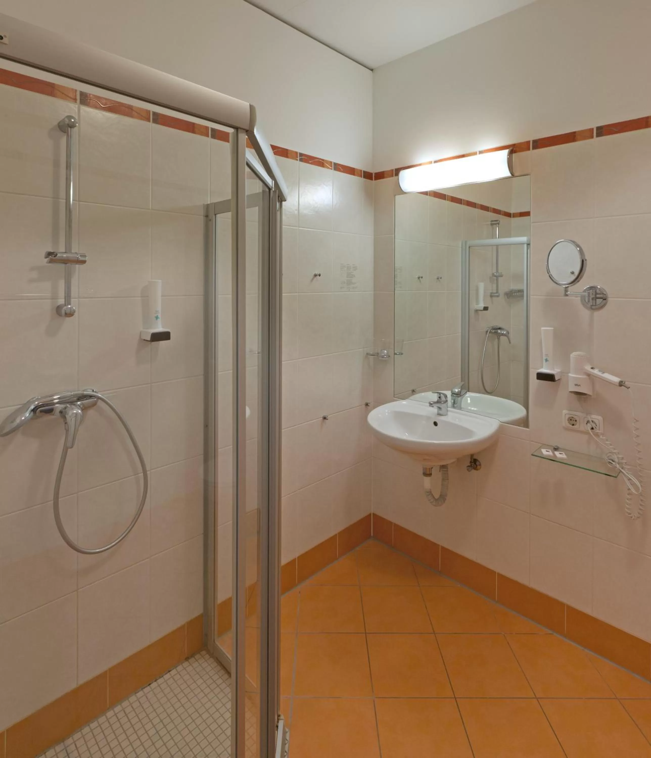 Bathroom in Hotel Restaurant Wallner I contactless check-in