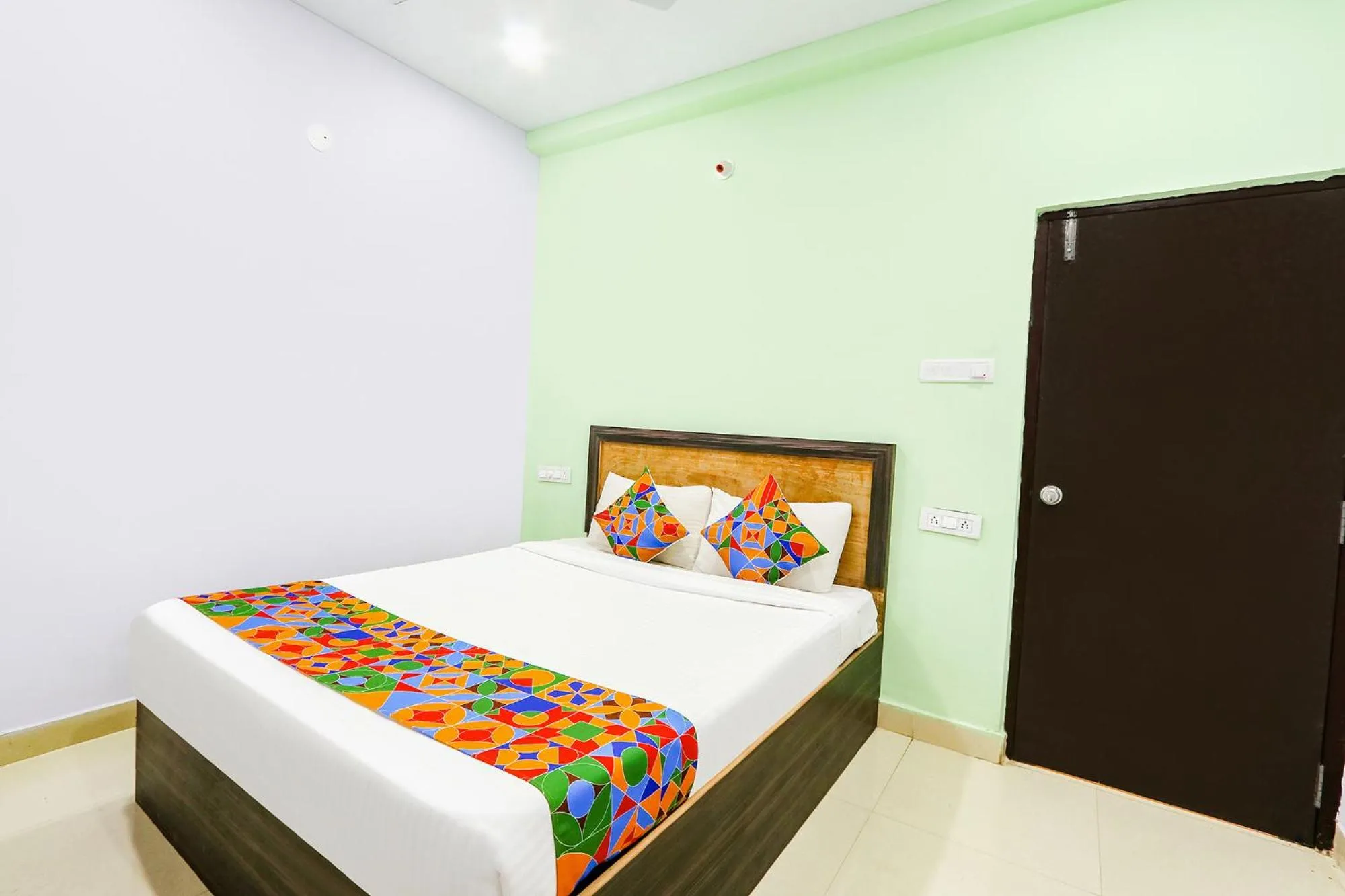 Bed in OYO Flagship Hotel Night Eye Nanakramguda
