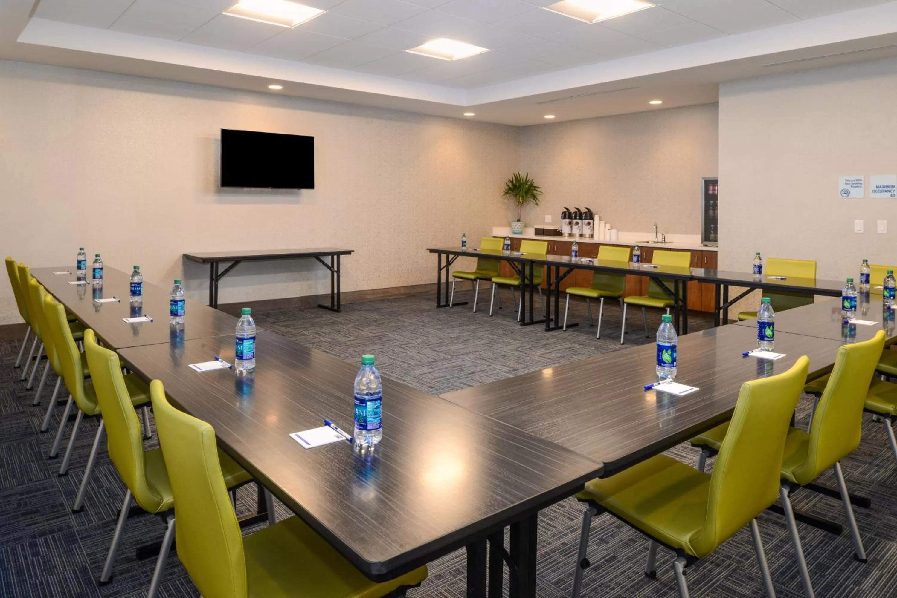 Meeting/conference room in Holiday Inn Express & Suites Alachua - Gainesville Area by IHG