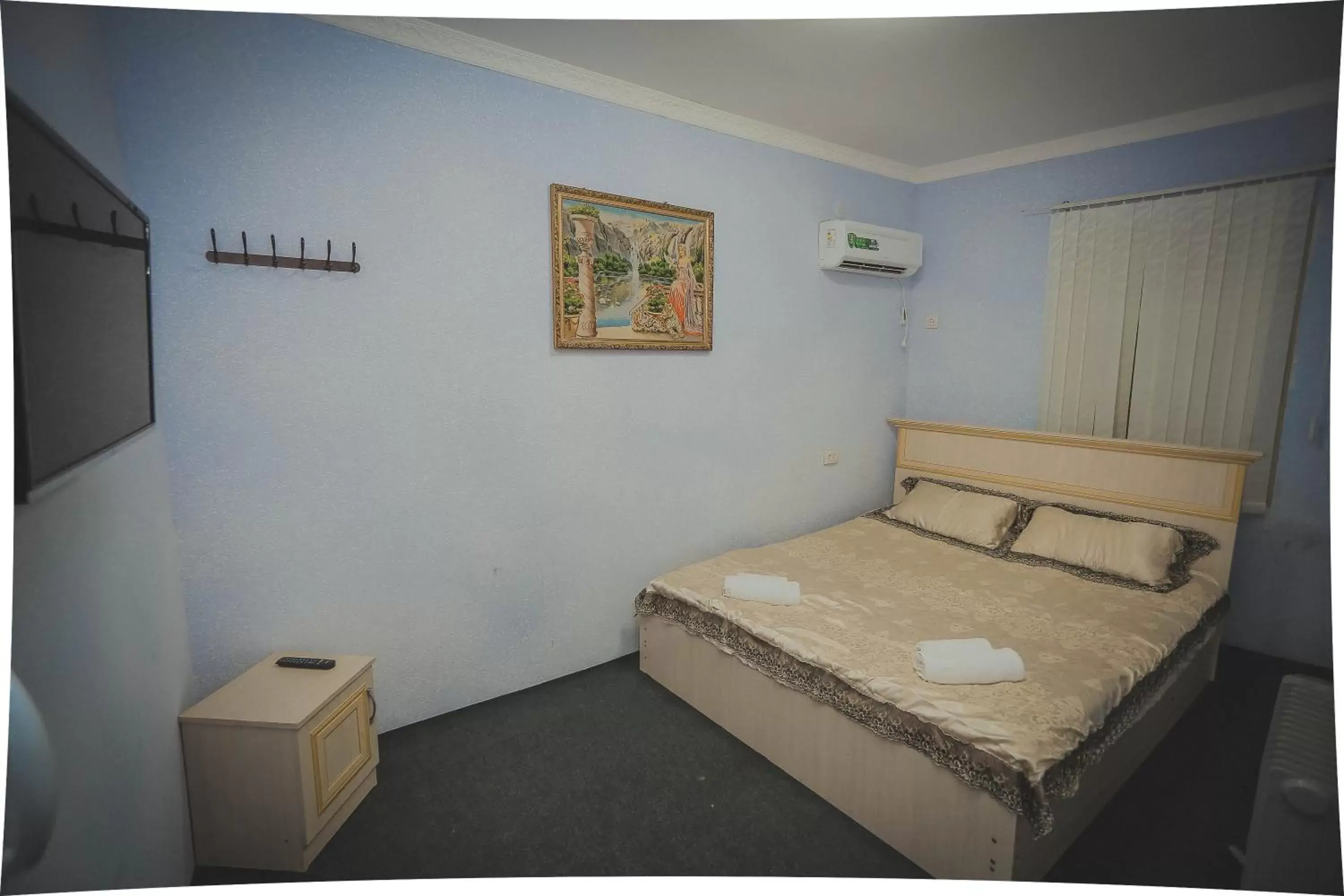 Deluxe Double Room with Shower in Hotel Uncle Kolya Boutique Deluxe Double Room with Shower in Hotel Uncle Kolya Boutique