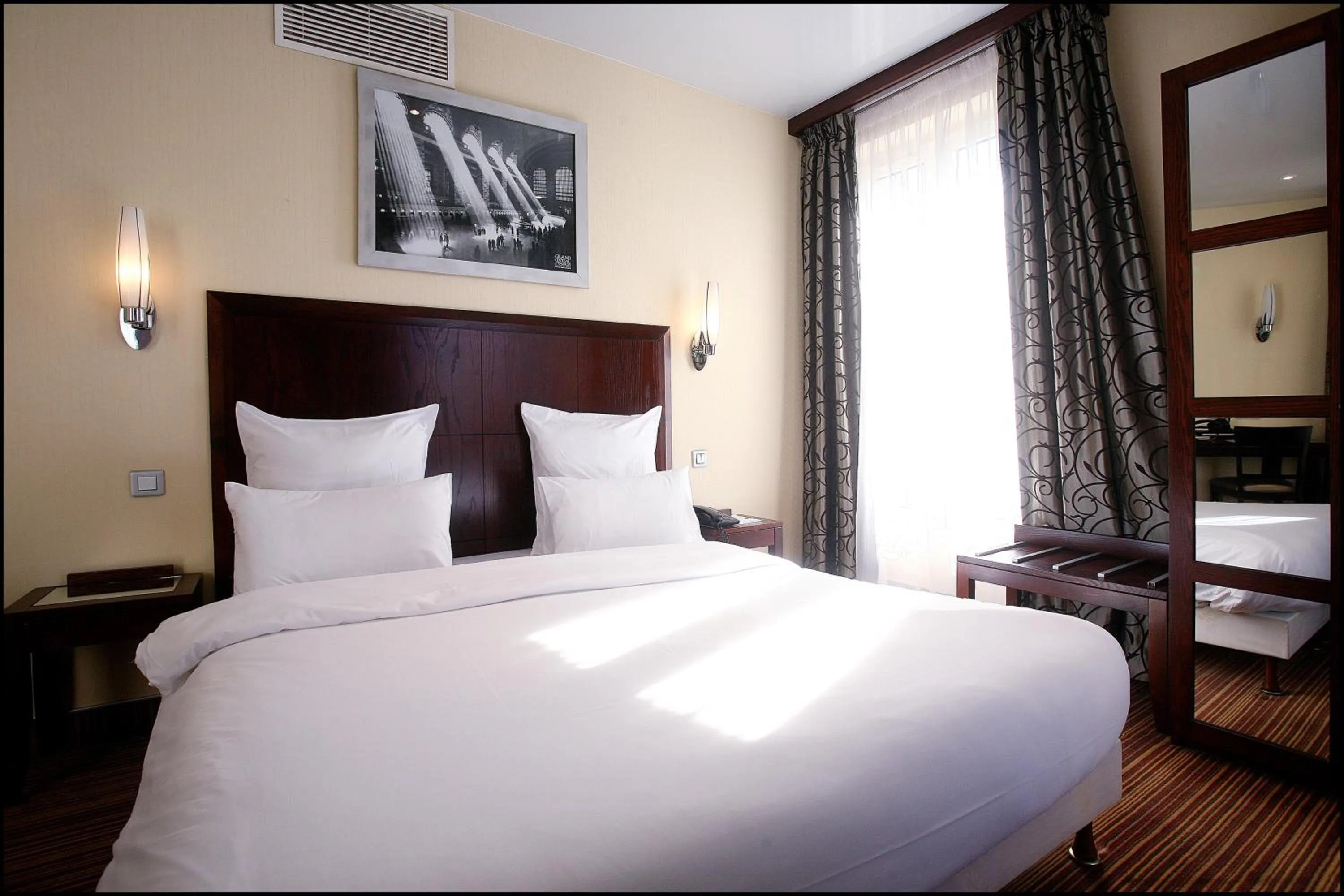 Bed in Grand Hotel Francais