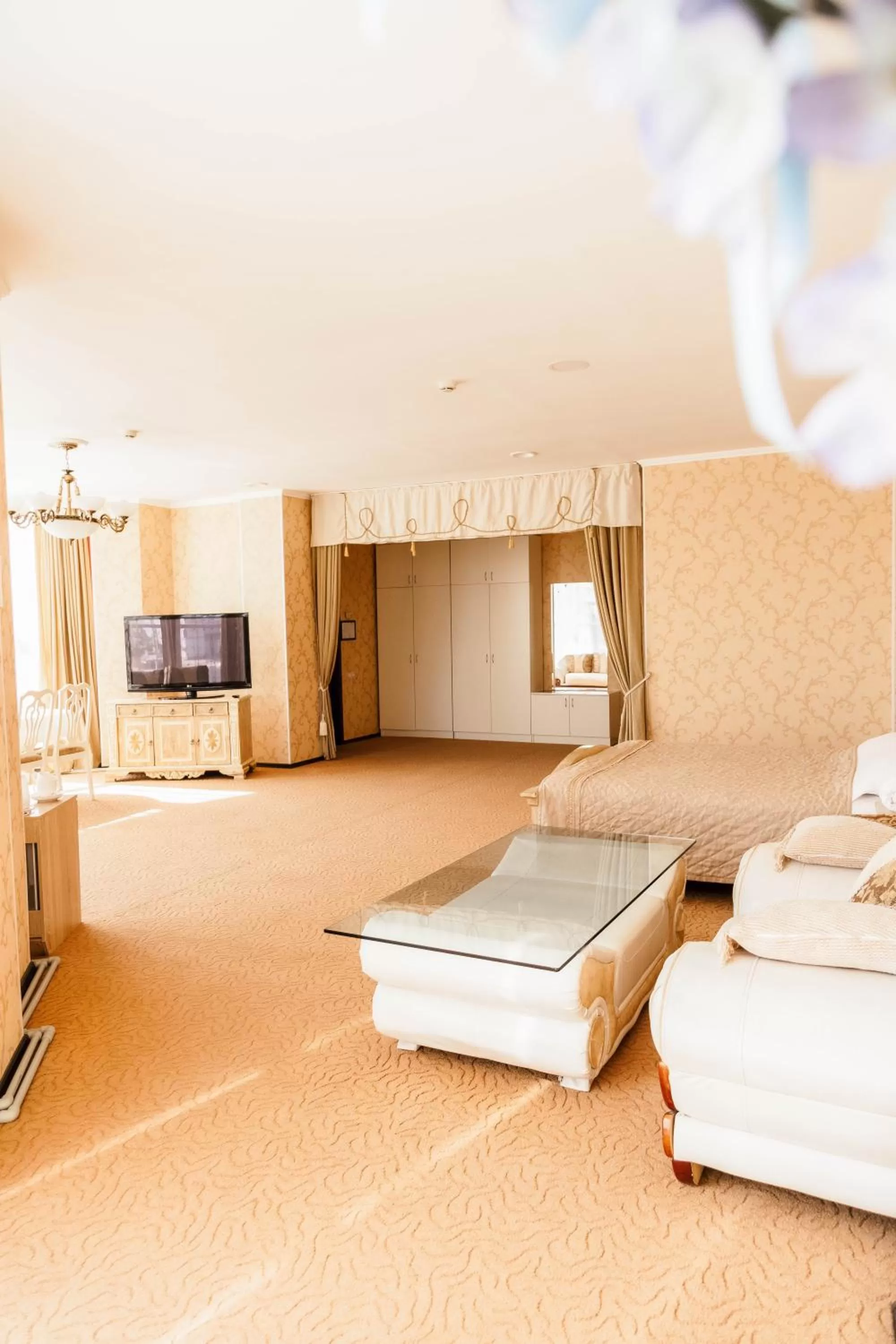 Bed in Golden Palace