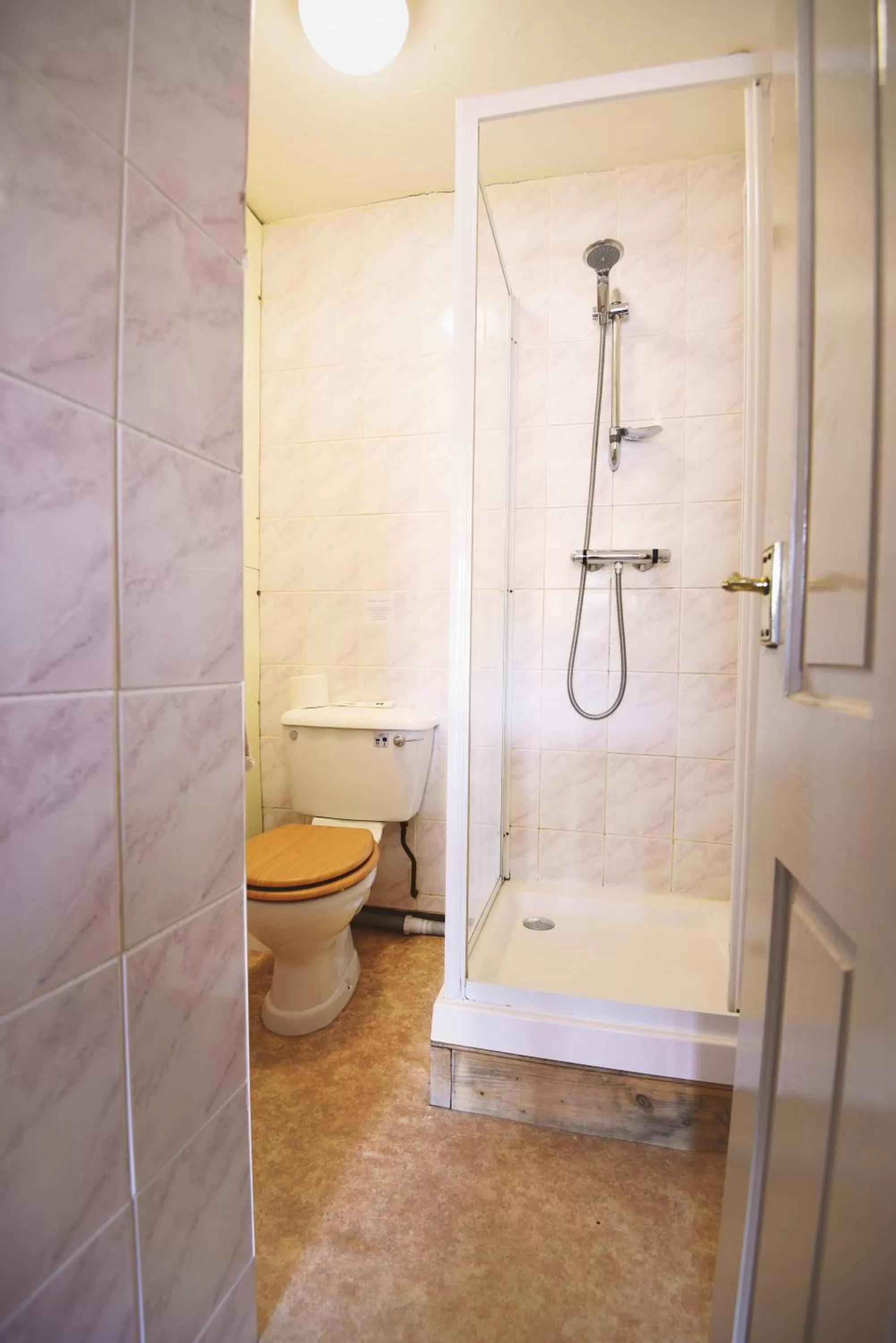 Shower in The Black Bull inn