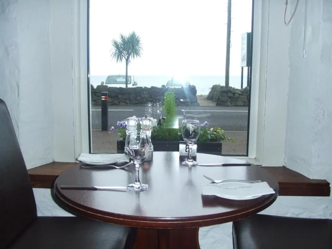 Restaurant/places to eat in Halfway House Hotel