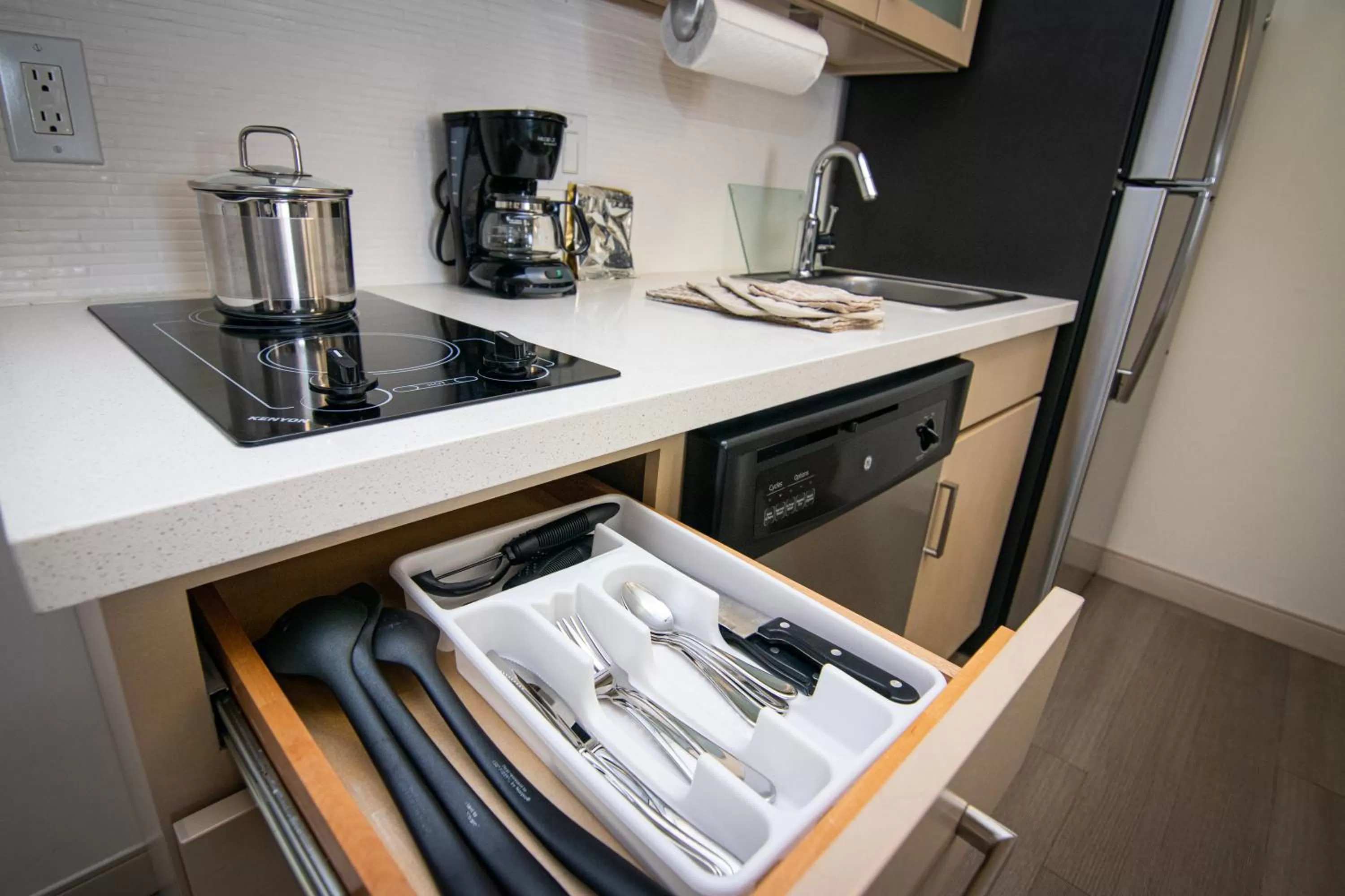 stove in Candlewood Suites Miami Intl Airport - 36th St by IHG