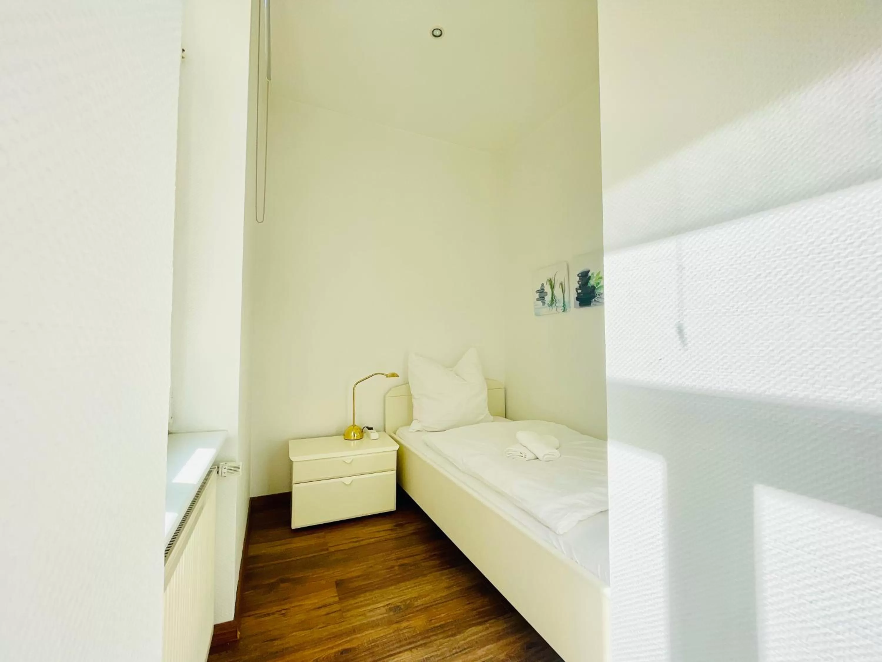 Bed in Saale, Marktplatz Zentrum, Apartmenthaus am Dom von Plant Room