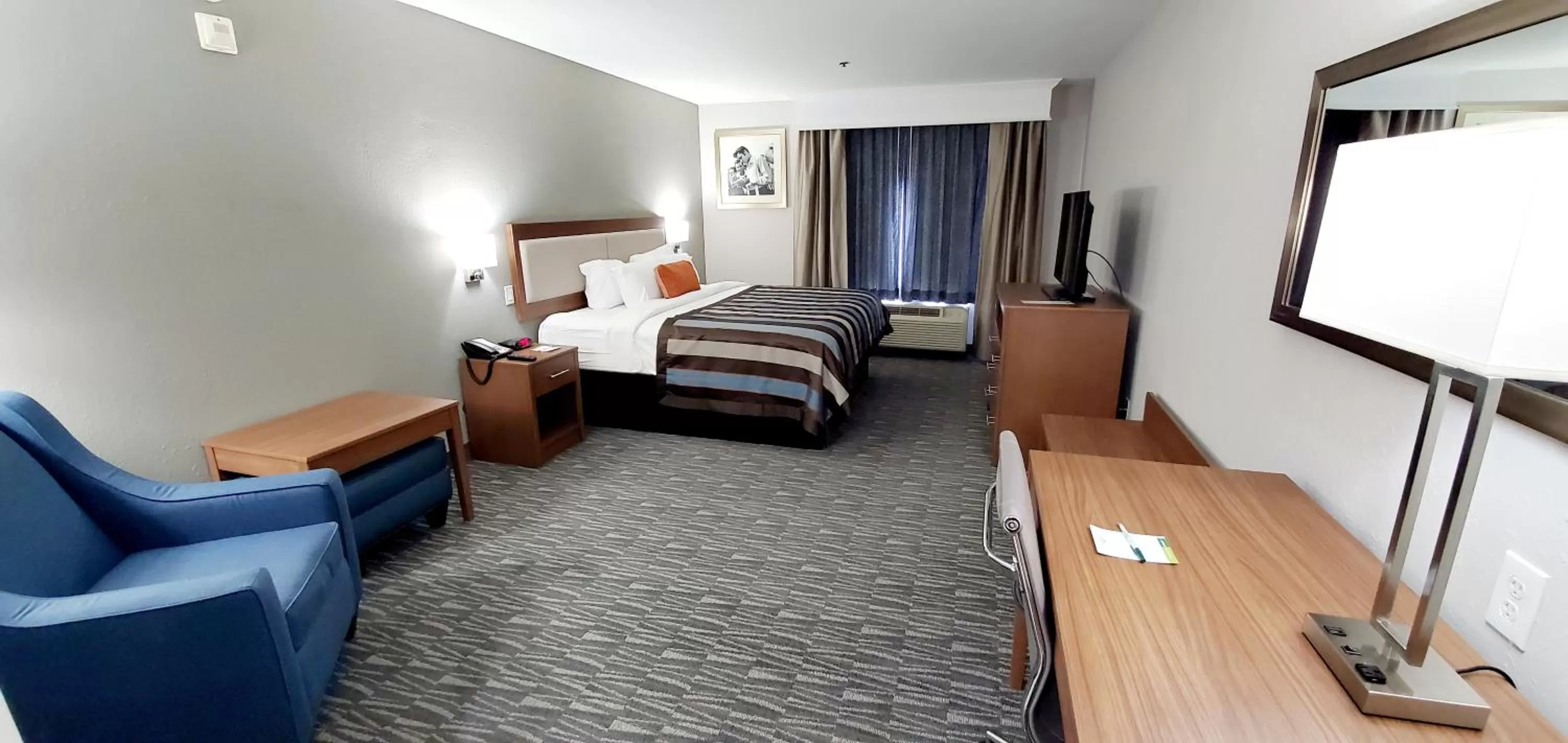 Photo of the whole room, Bed in Wingate by Wyndham Tupelo