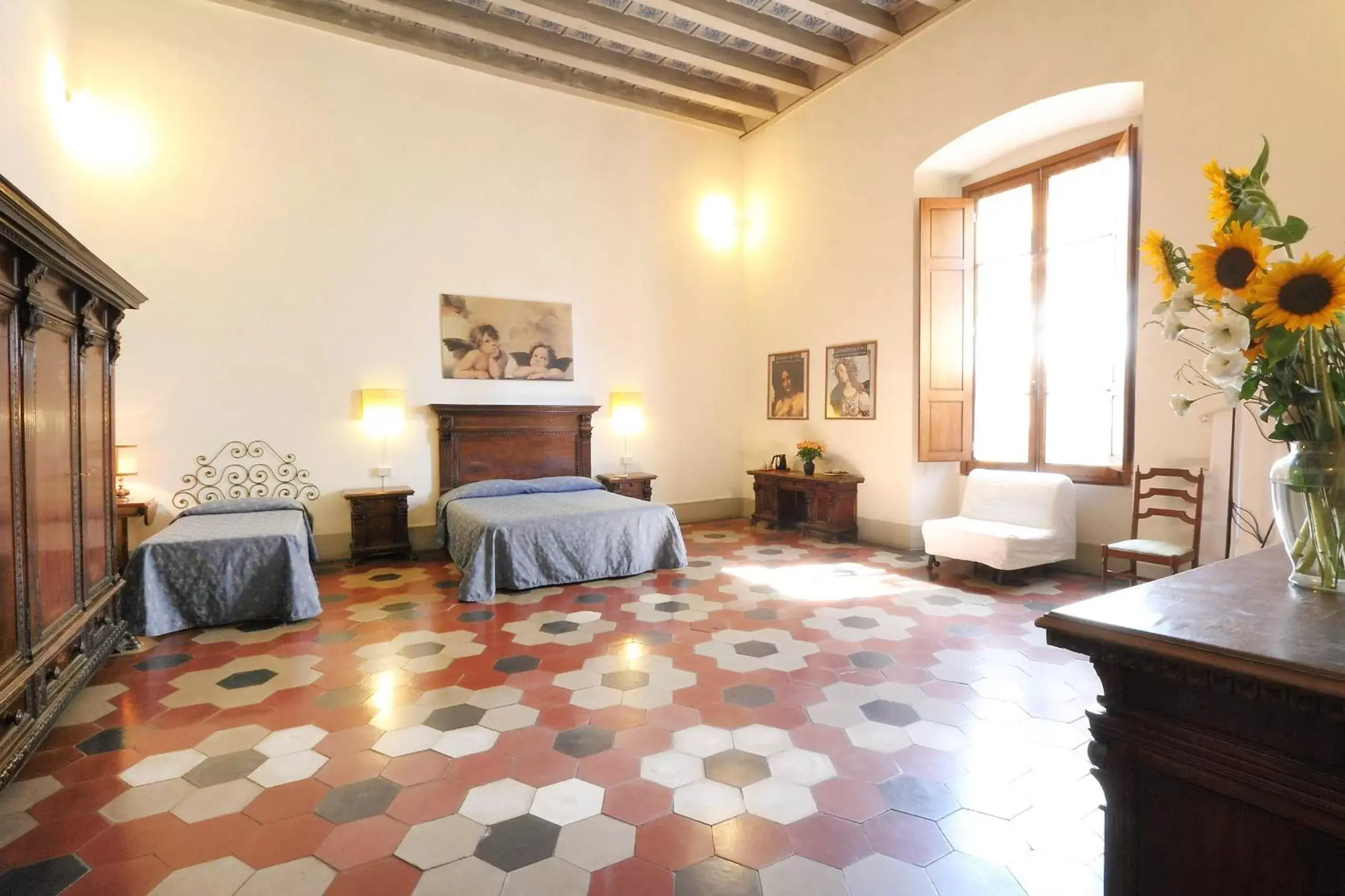 Quadruple Room with Private Shower and Shared Toilet in Hotel Bavaria Quadruple Room with Private Shower and Shared Toilet in Hotel Bavaria