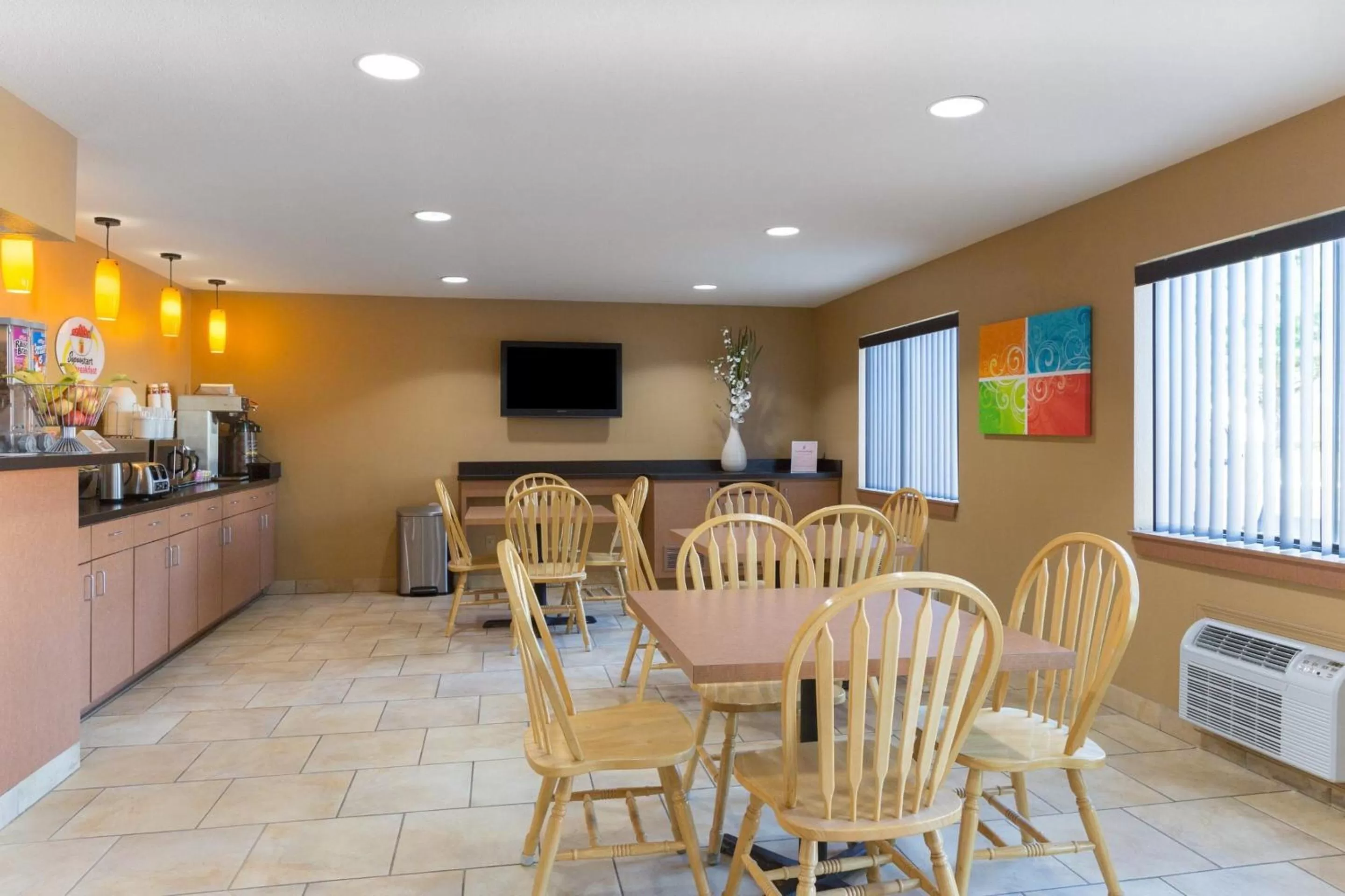 Breakfast in Super 8 by Wyndham Radcliff Ft. Knox Area