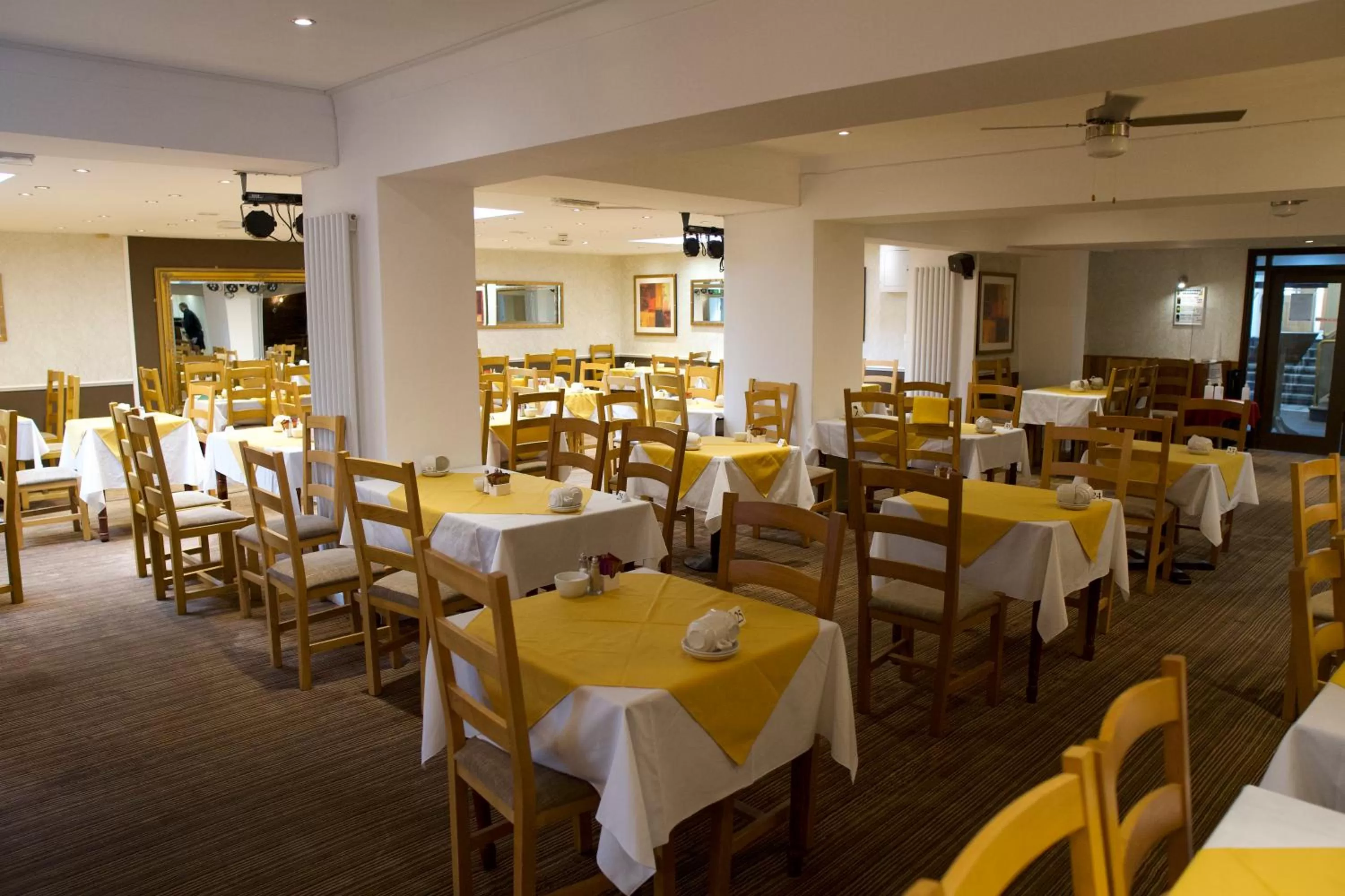 Restaurant/places to eat in Royal Seabank Hotel
