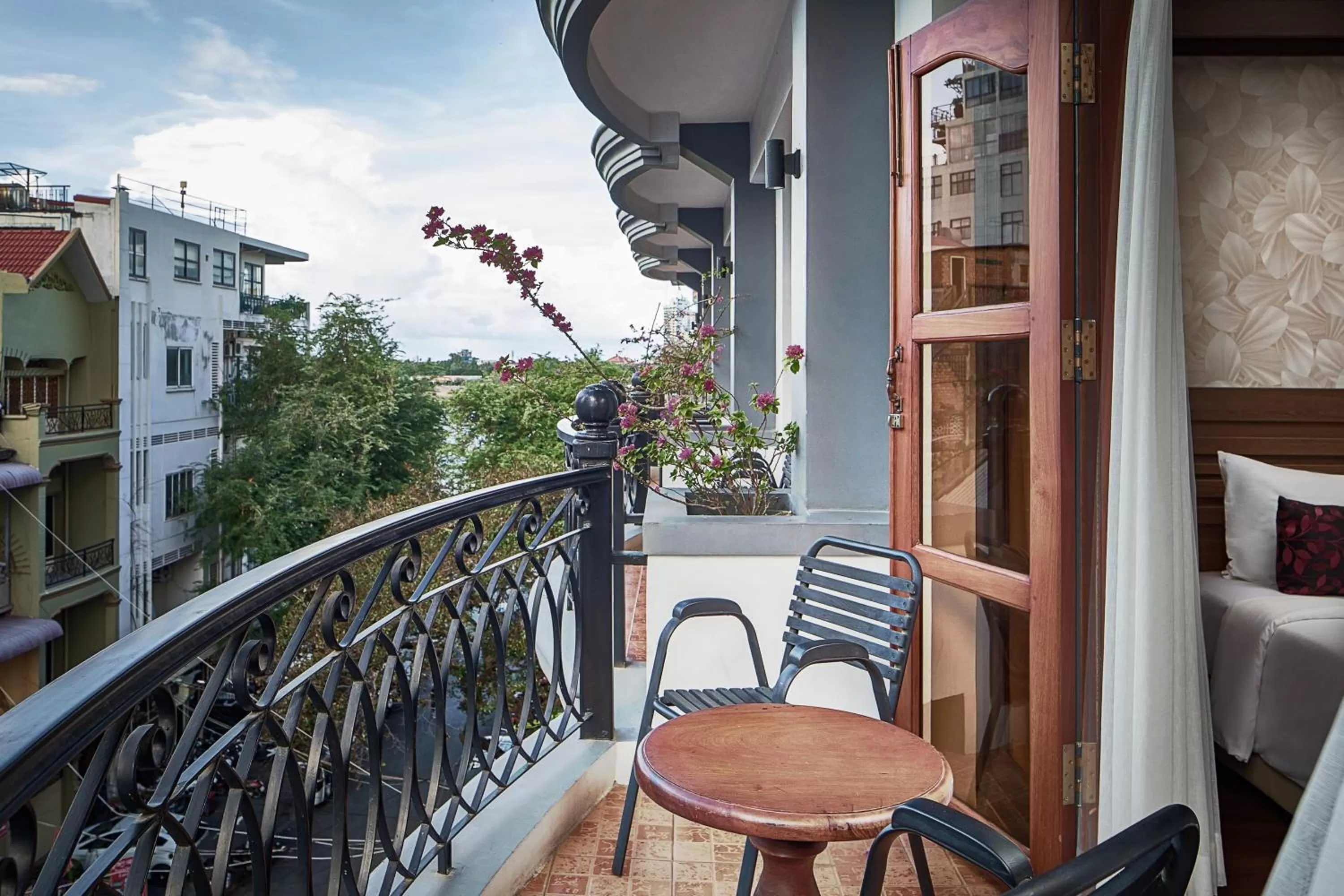 Property building in Ohana Phnom Penh Palace Hotel