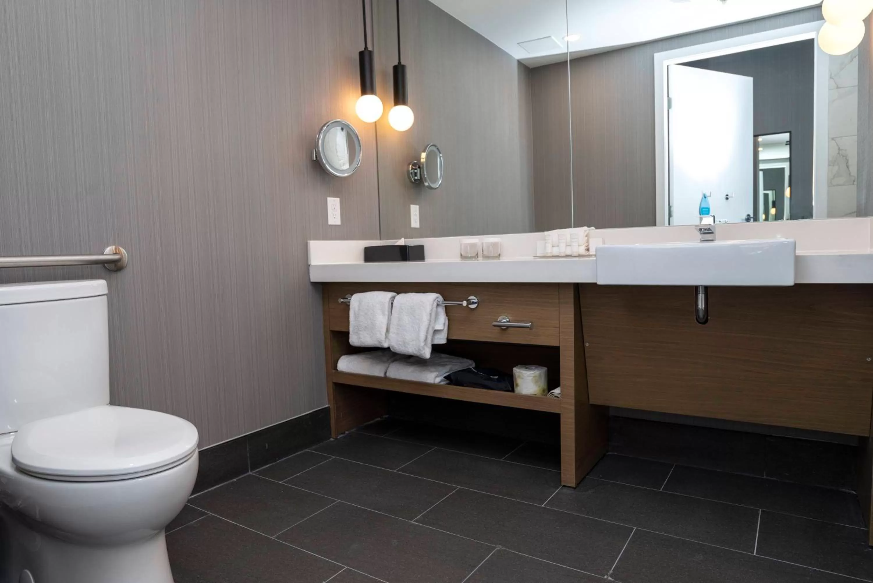 Bathroom in Sandman Signature Sherwood Park Hotel